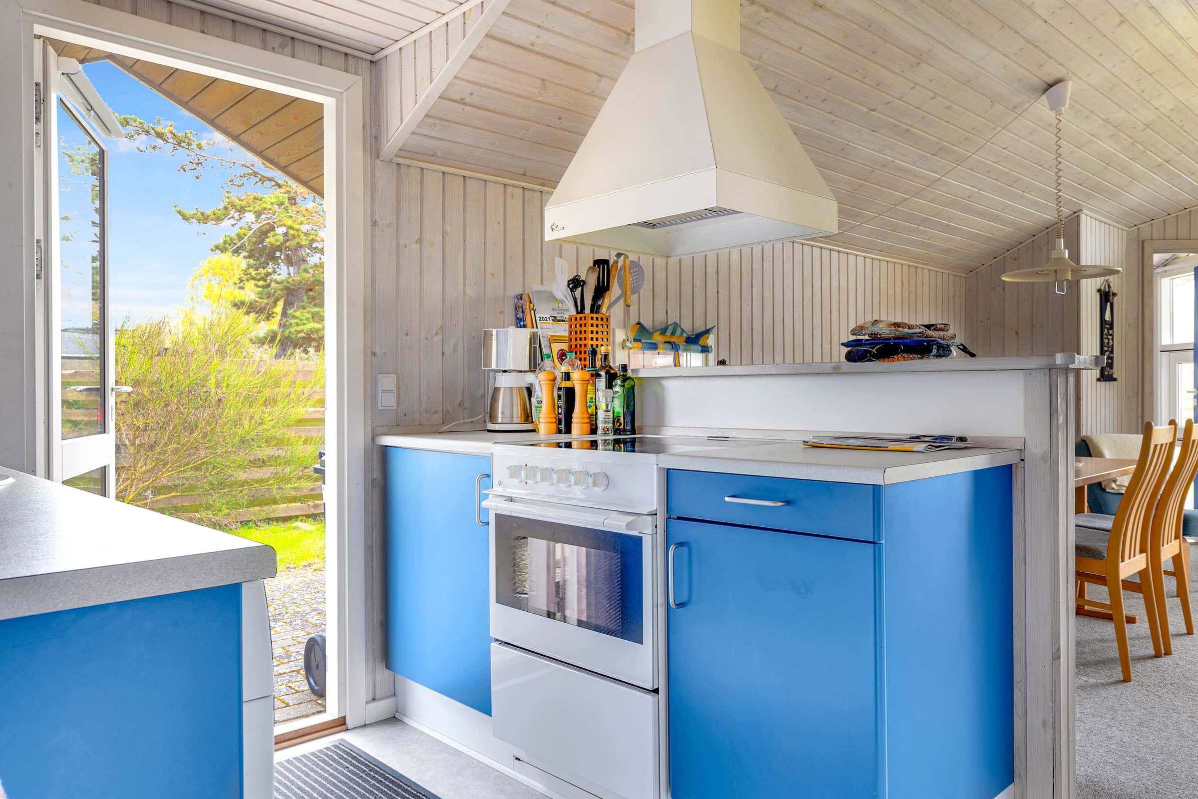 Moderne sommerhus med 200m til stranden   billede 3