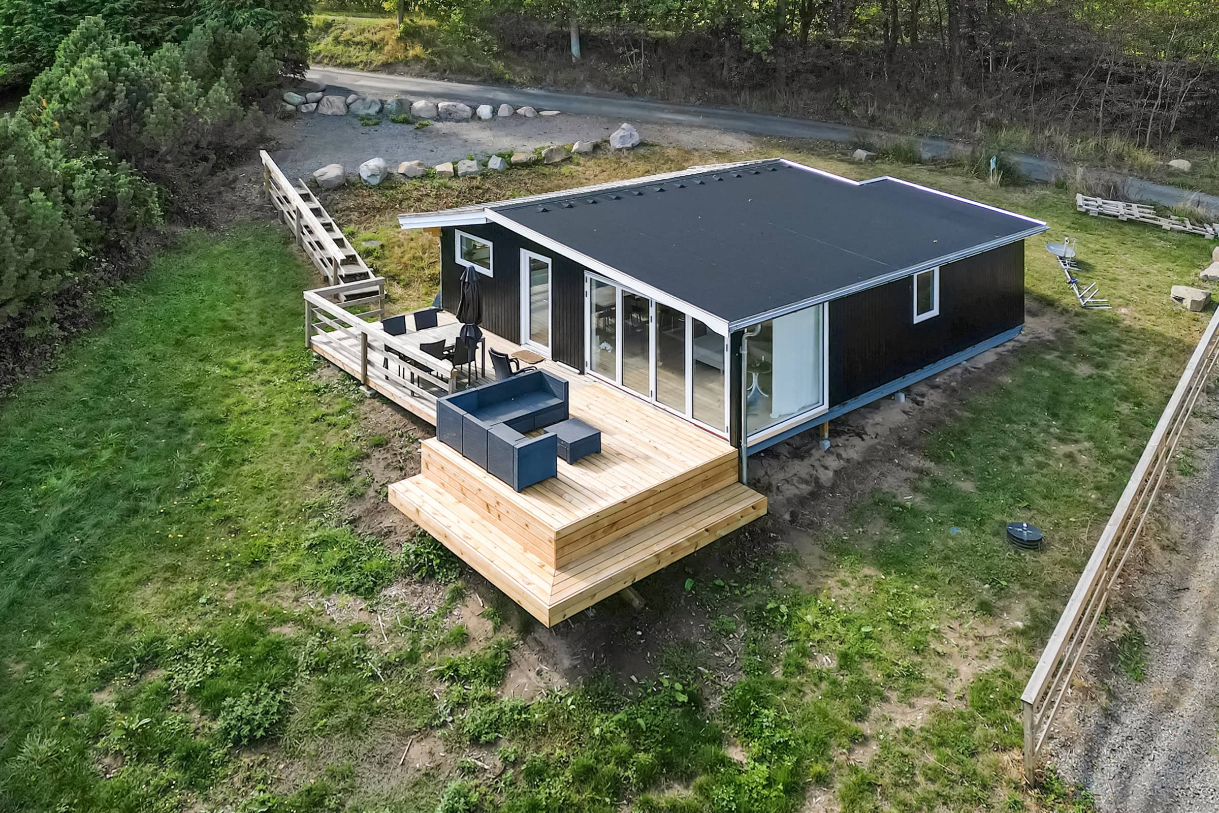 Smukt beliggende sommerhus med havudsigt billede 2