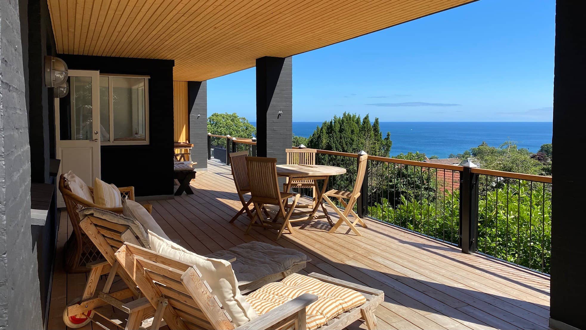 Moderne sommerhus med enestående havudsigt billede 3