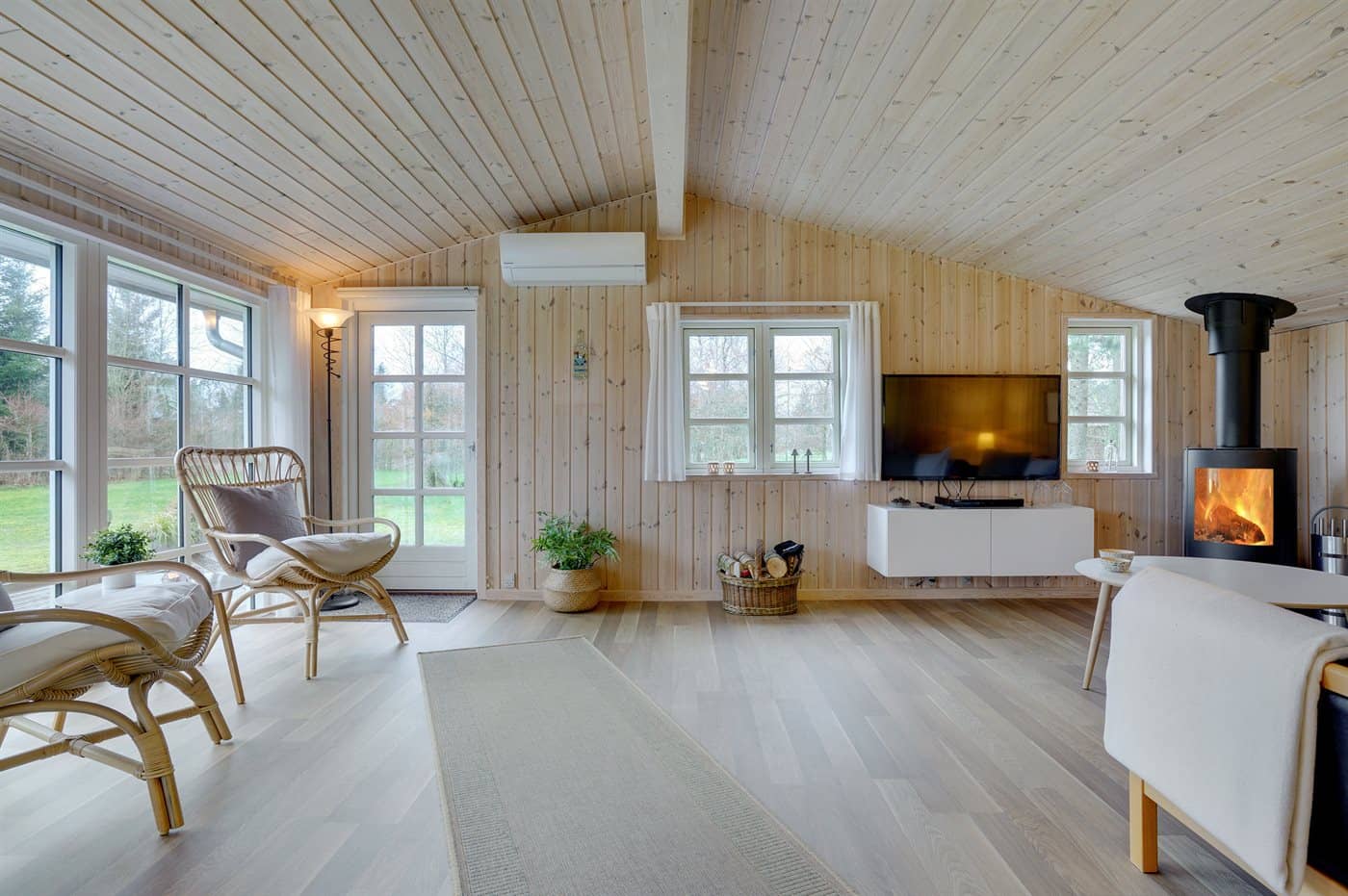 Charmerende sommerhus tæt på vand billede 5