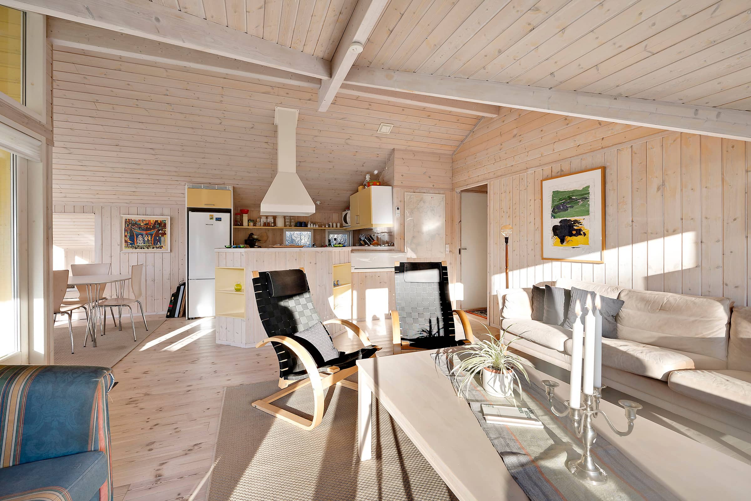 Smukt dejligt træsommerhus i skønne omgivelser billede 4