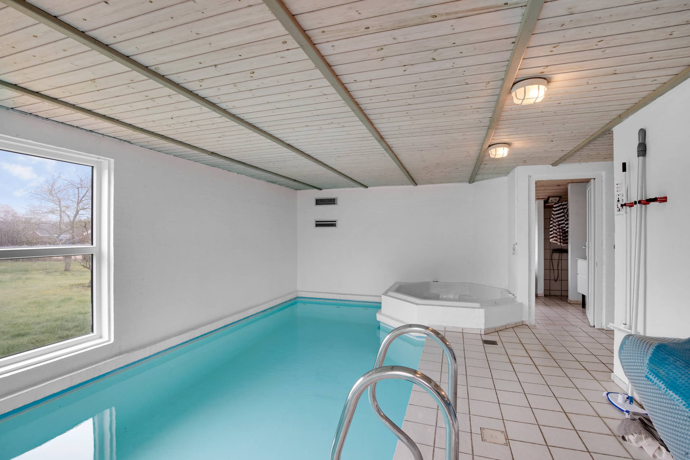 Indbydende poolhus  billede 3
