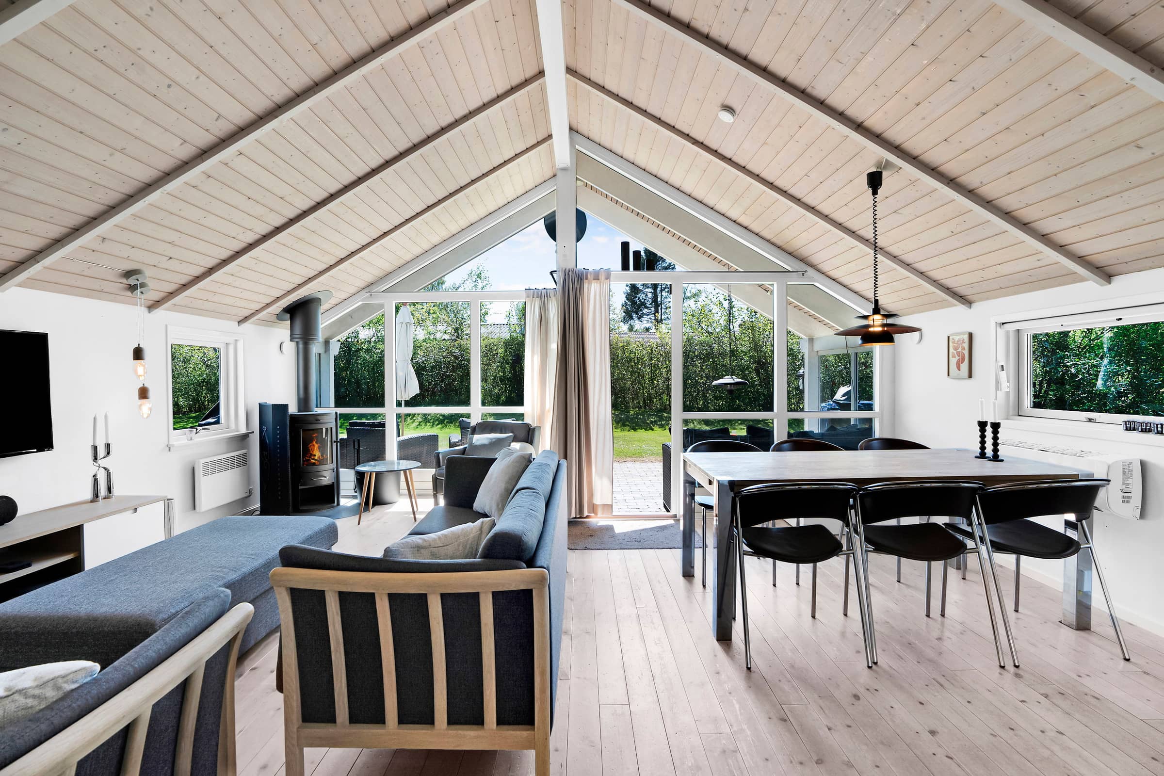Lyst og indbydende sommerhus i Nordsjælland billede 4