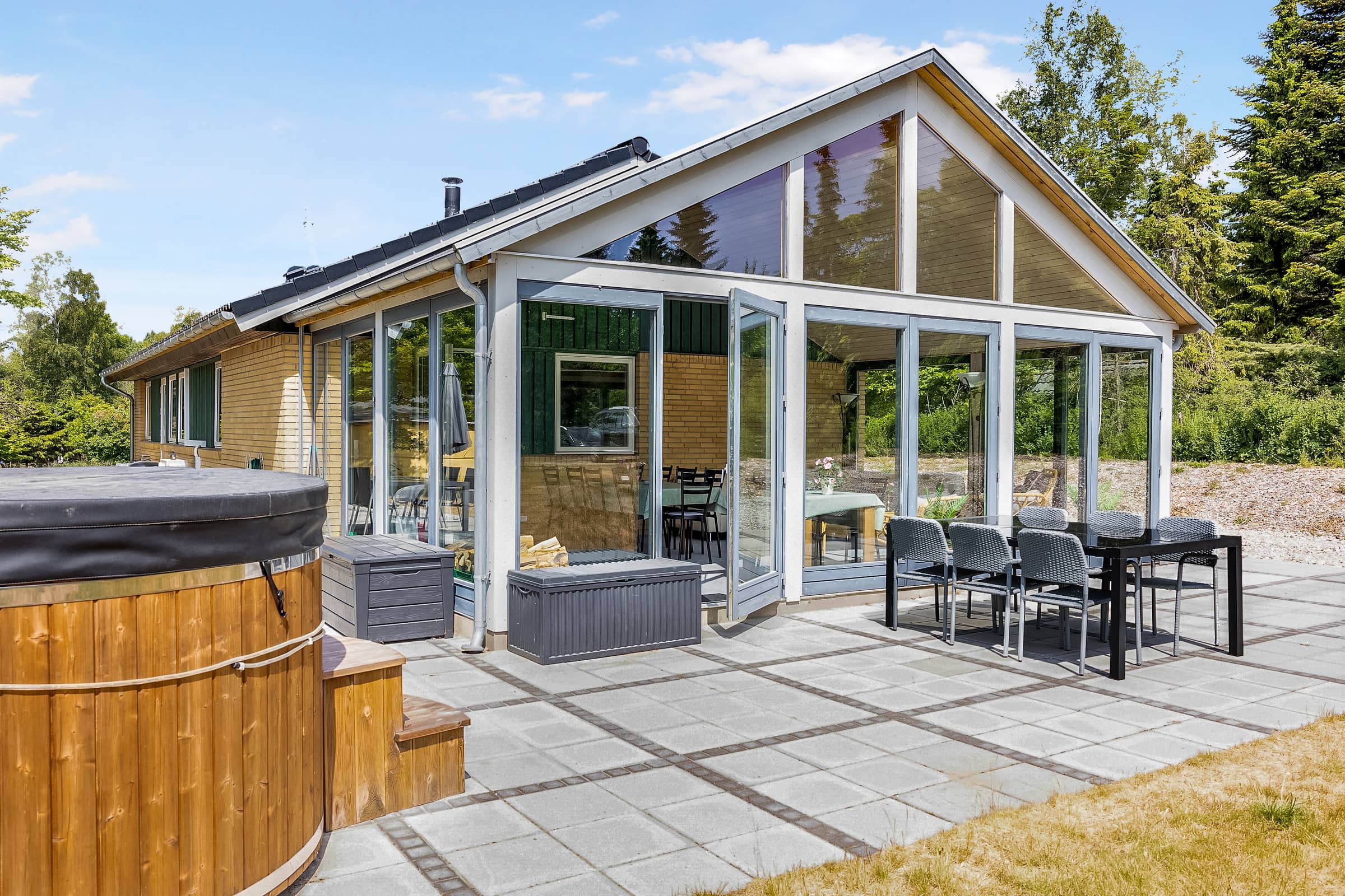 Stort sommerhus med vildmarksbad og shelter billede 3