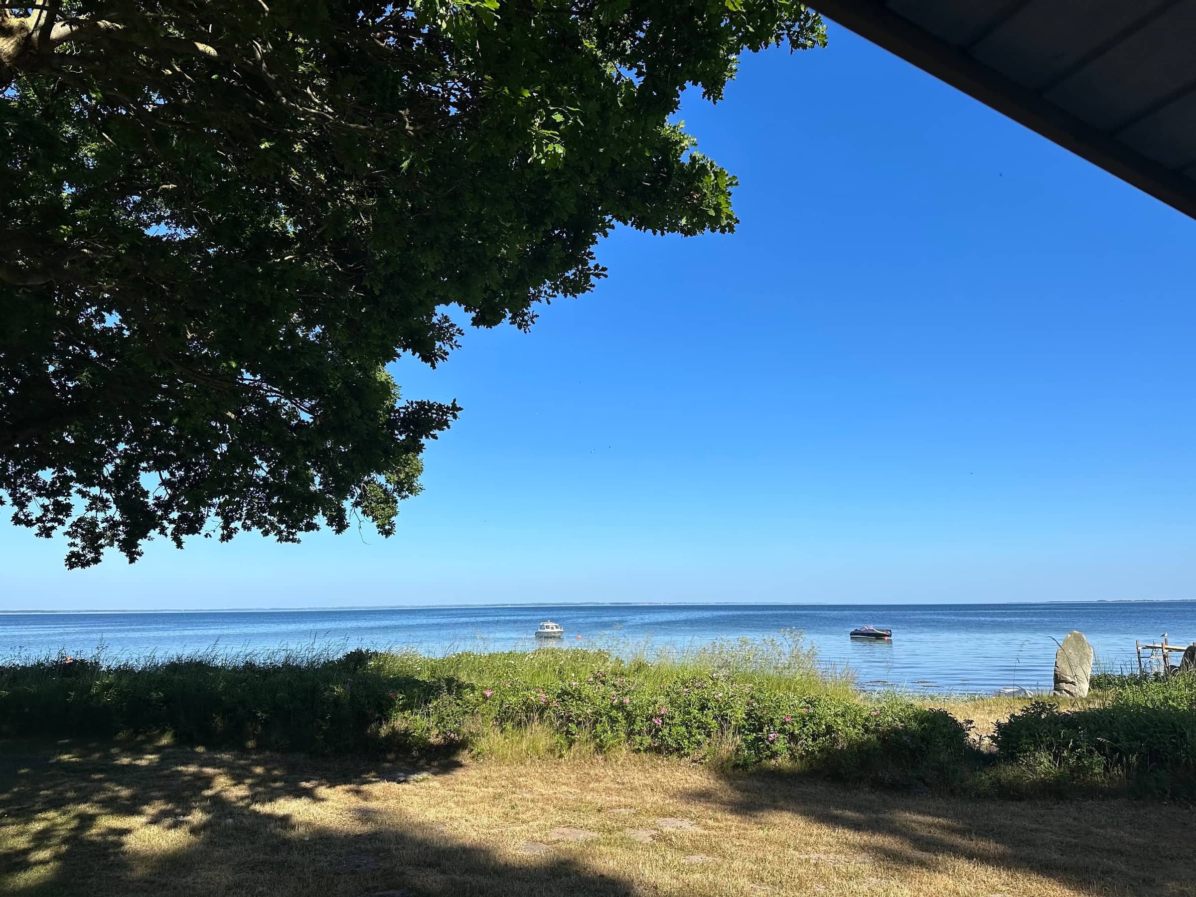 Skønt sommerhus i 1. række til fin strand billede 4