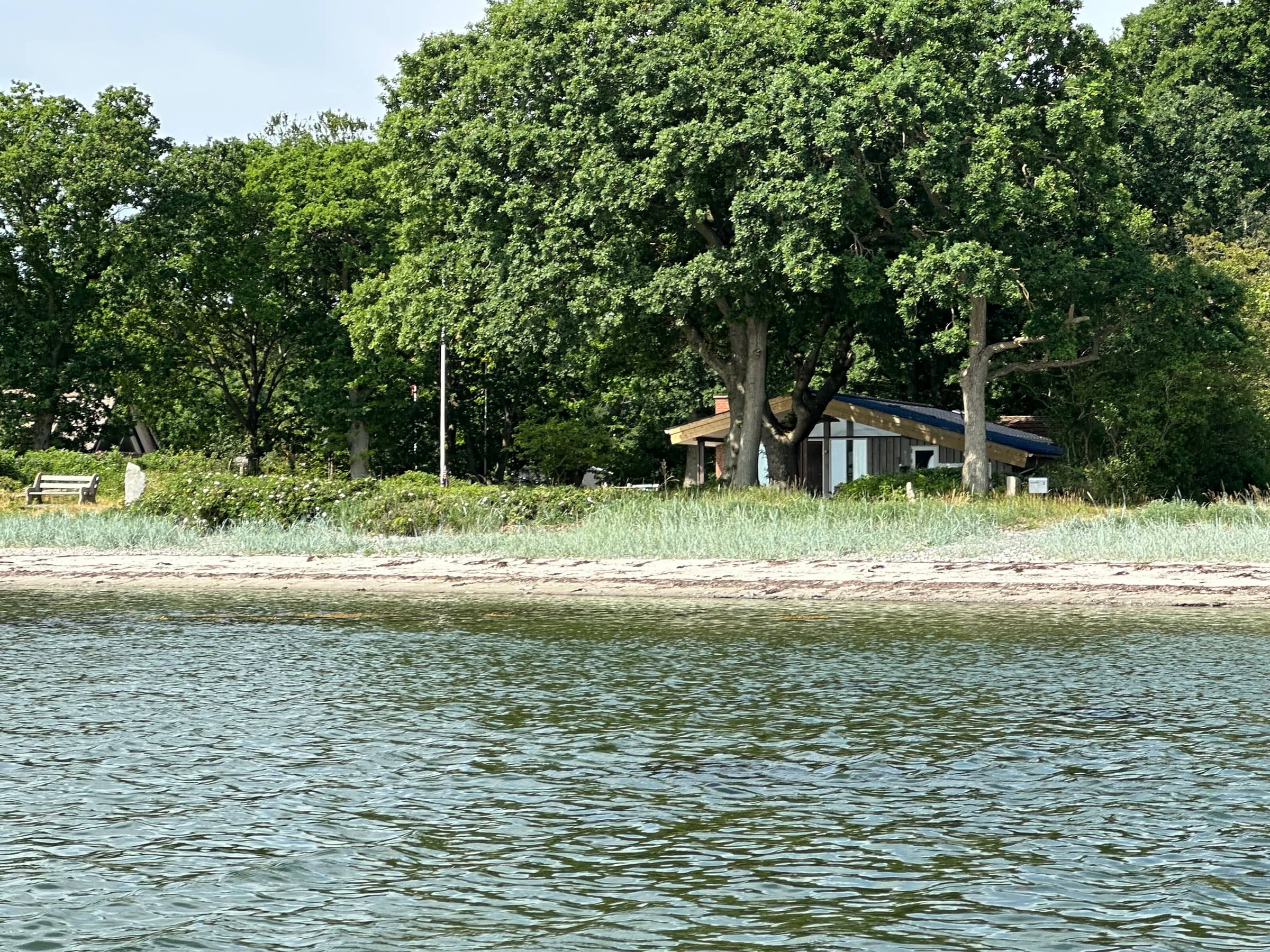 Skønt sommerhus i 1. række til fin strand billede 2