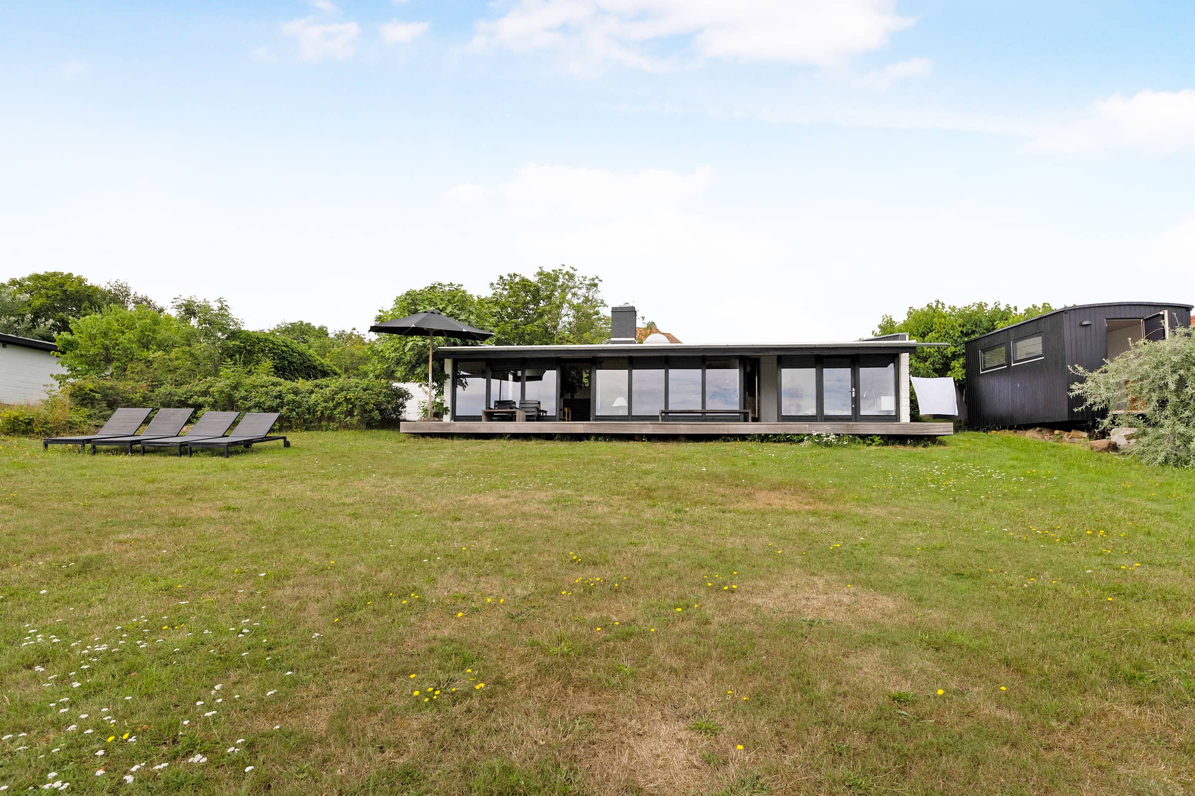 Arkitekttegnet sommerhus med havudsigt billede 5