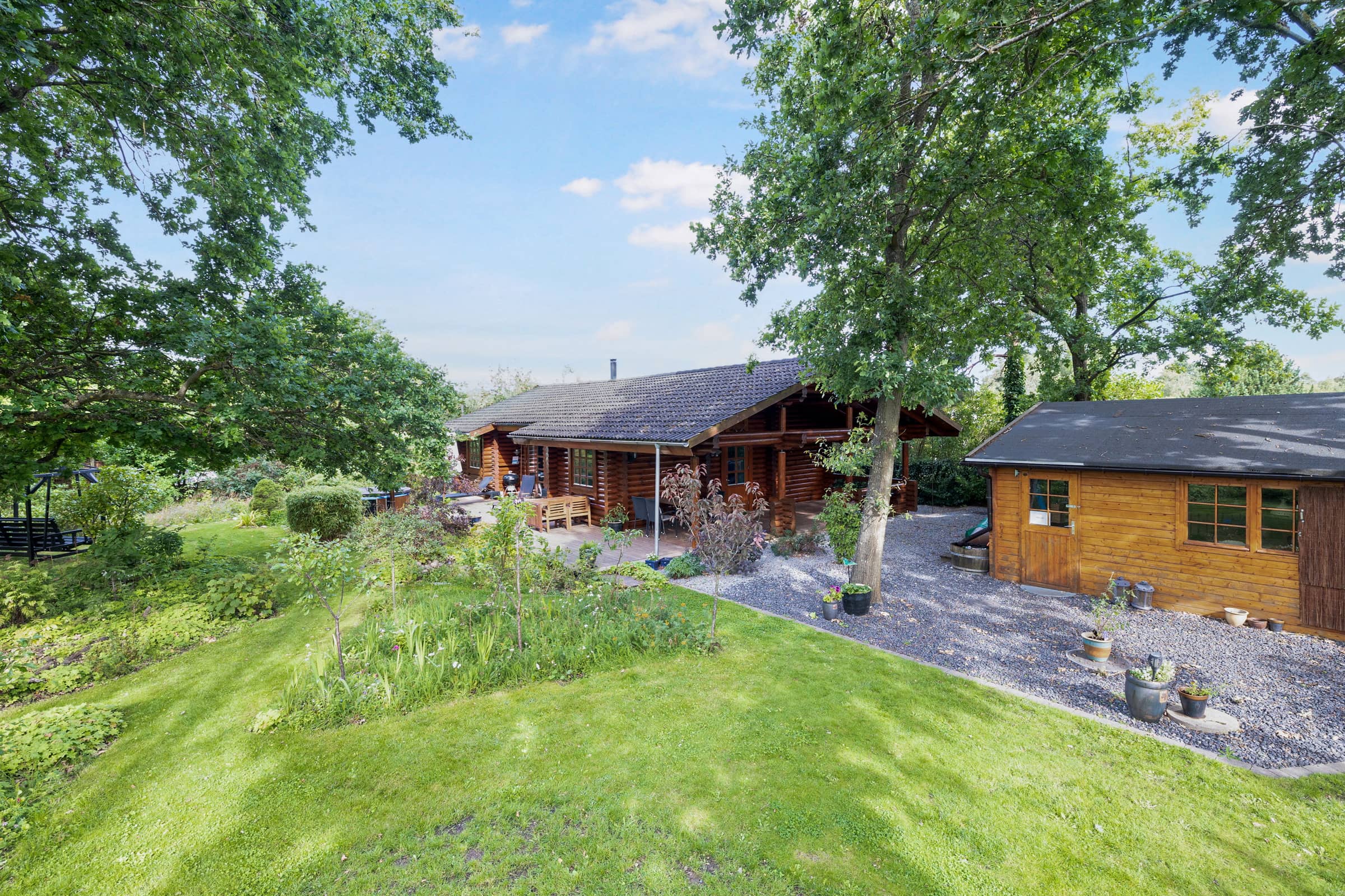 Charmerende sommerhus med vildmarksbad billede 2