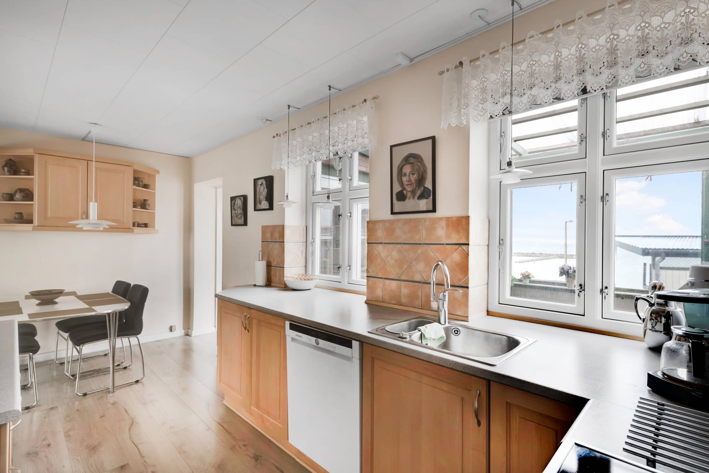  Rummeligt hus med skøn havudsigt fra alle rum billede 4