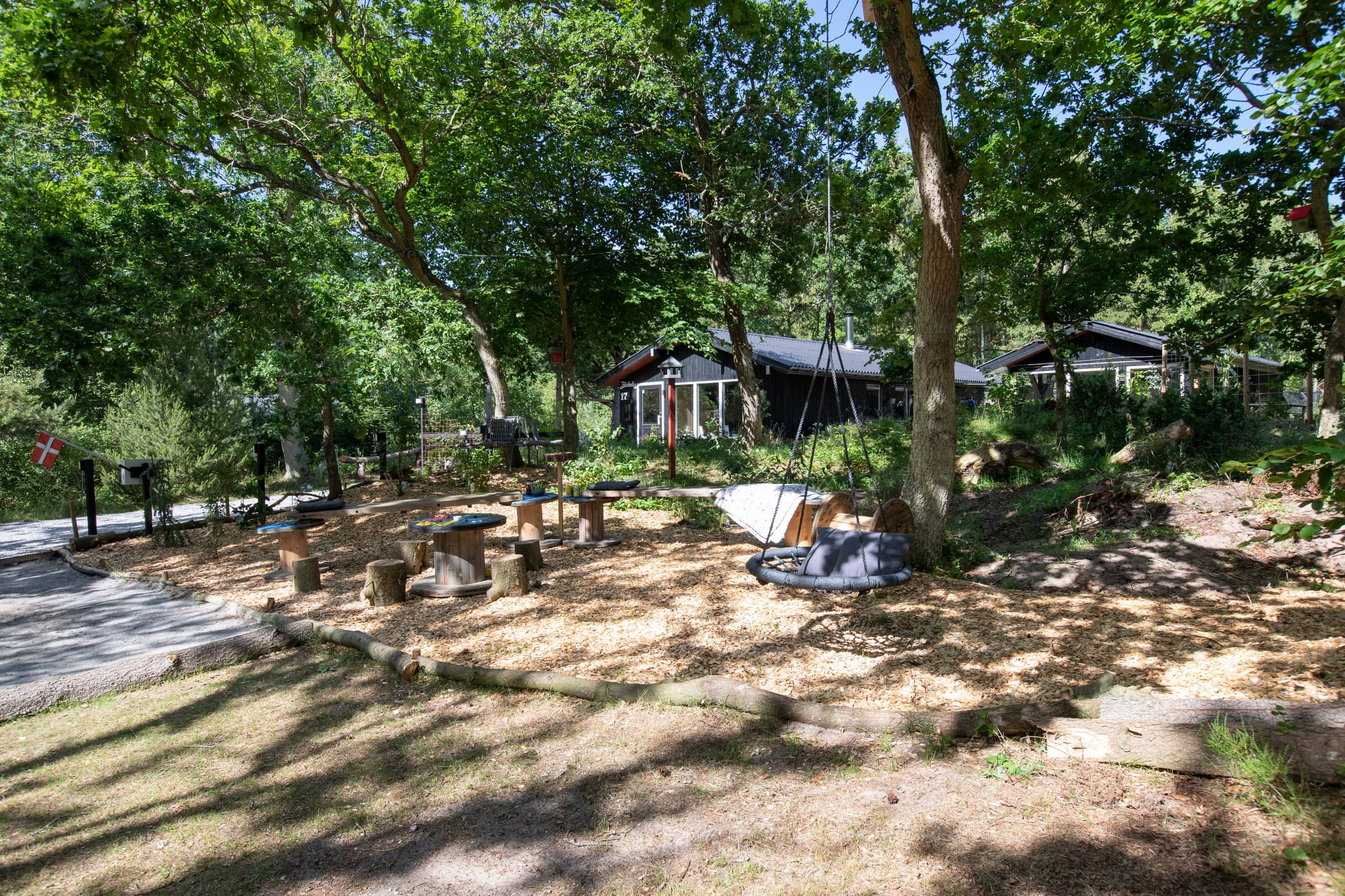 Hyggeligt sommerhus, der ligger utrolig naturskøn billede 4