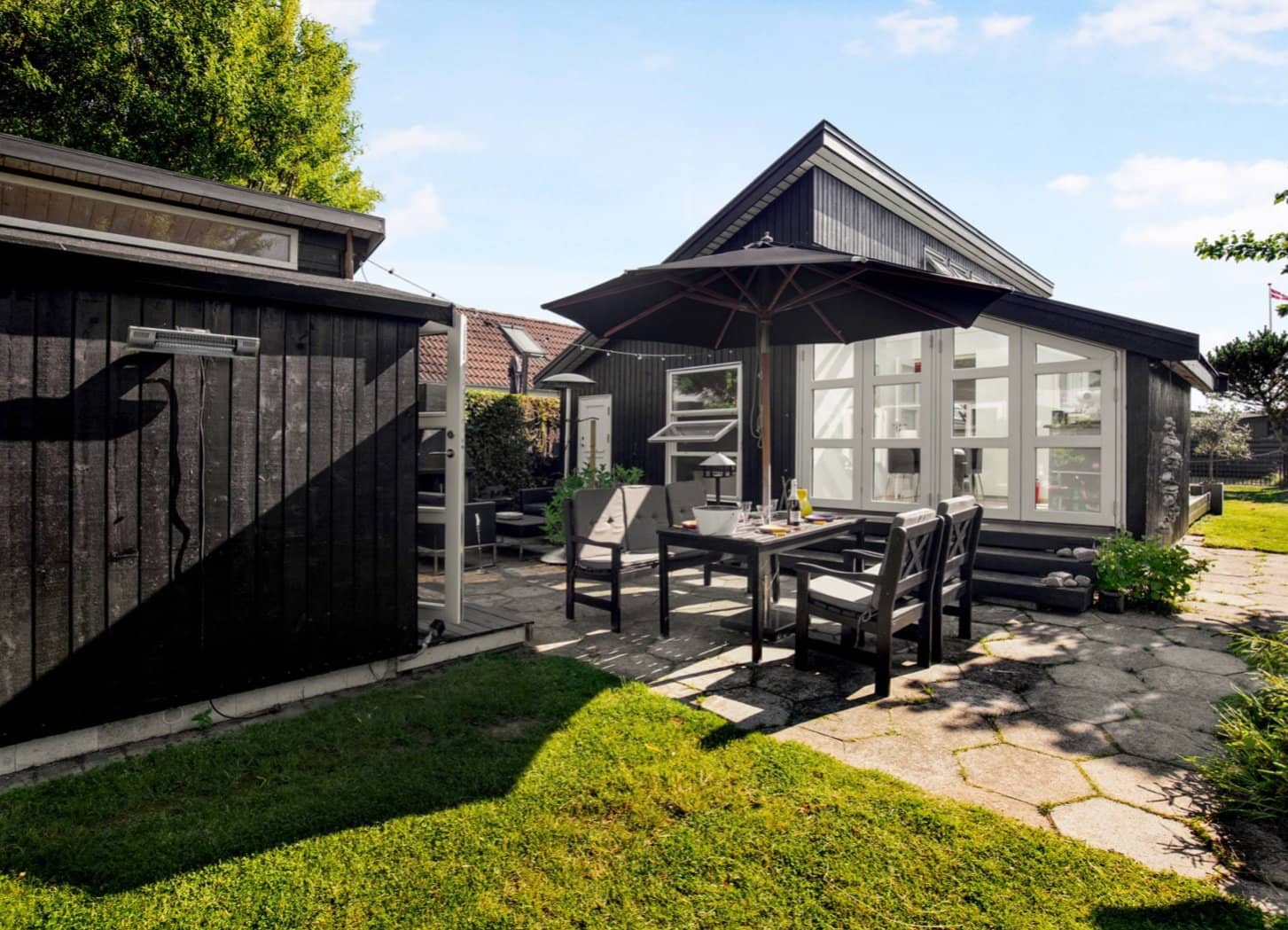Eksklusivt arkitekttegnet strandhus med spabad billede 3
