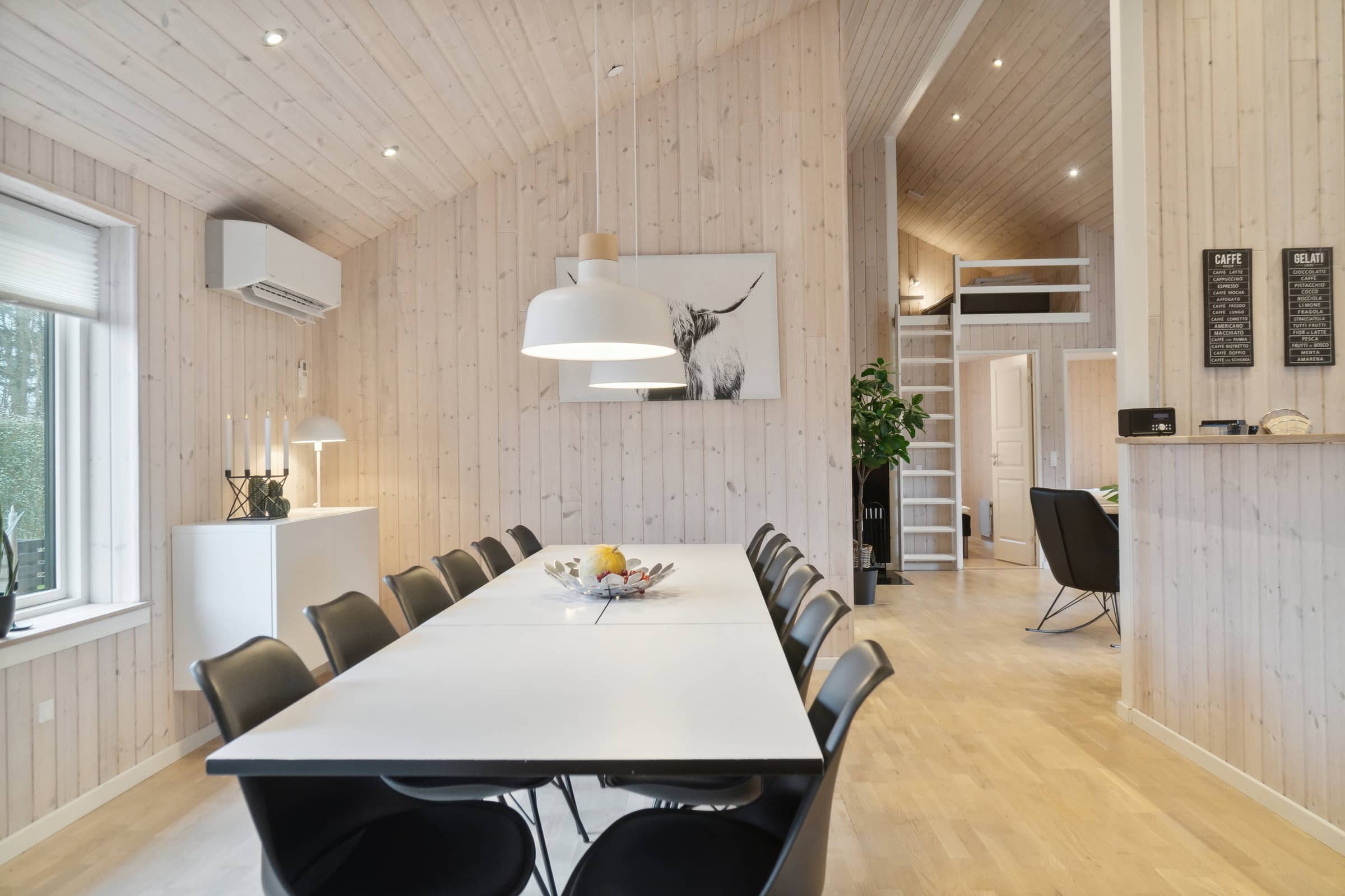 Flot og moderne sommerhus i Pøt med spa og sauna billede 4