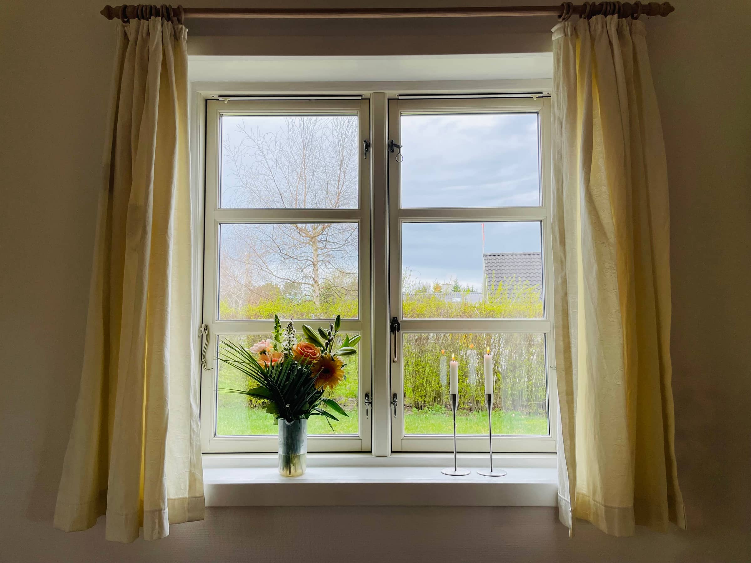 Dejligt sommerhus med ugeneret have. billede 5