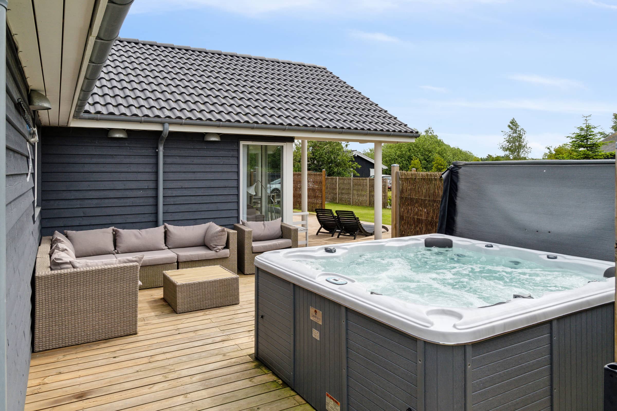 Charmerende  sommerhus  med mange aktiviteter billede 2