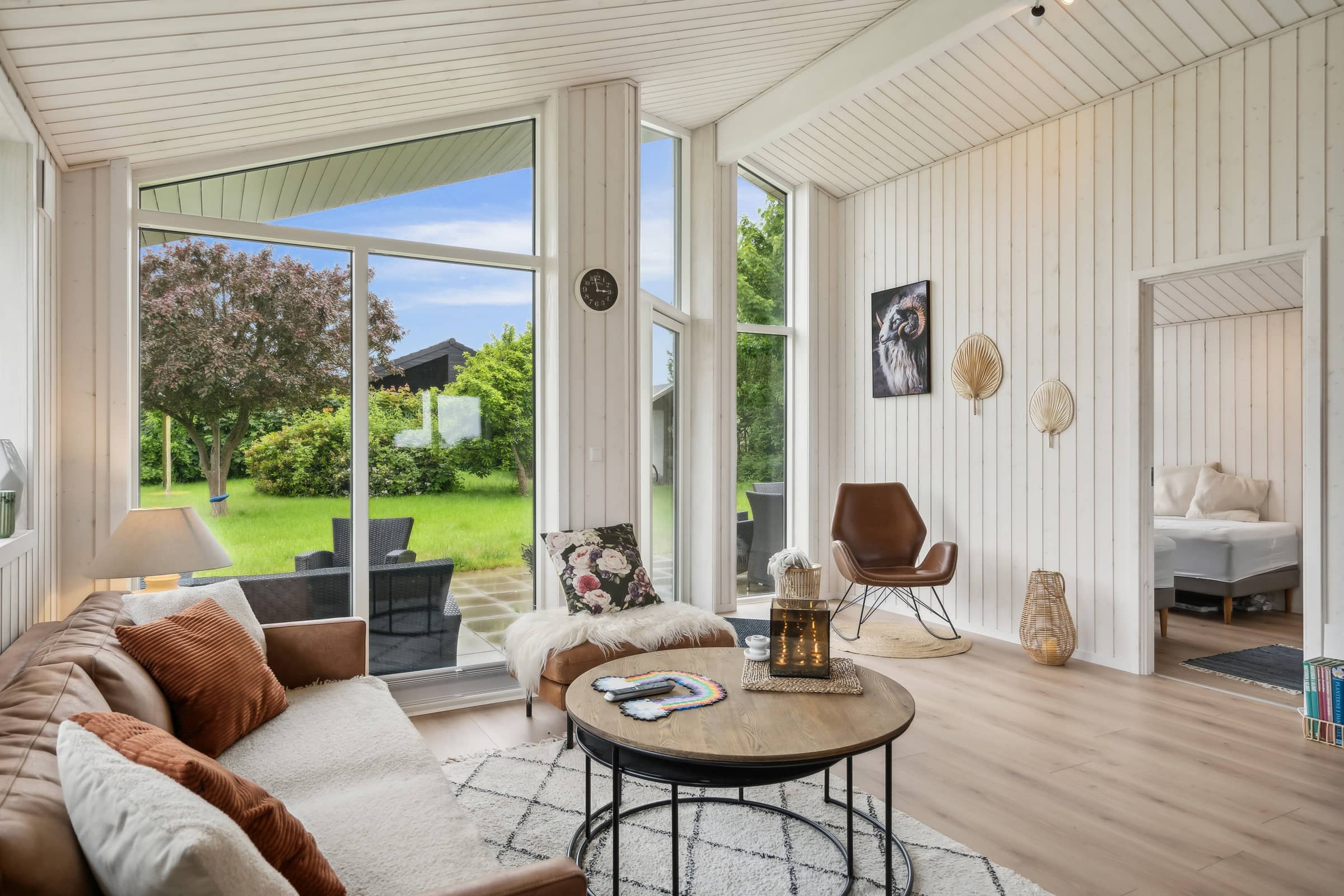 Hyggeligt sommerhus nær vandet billede 4