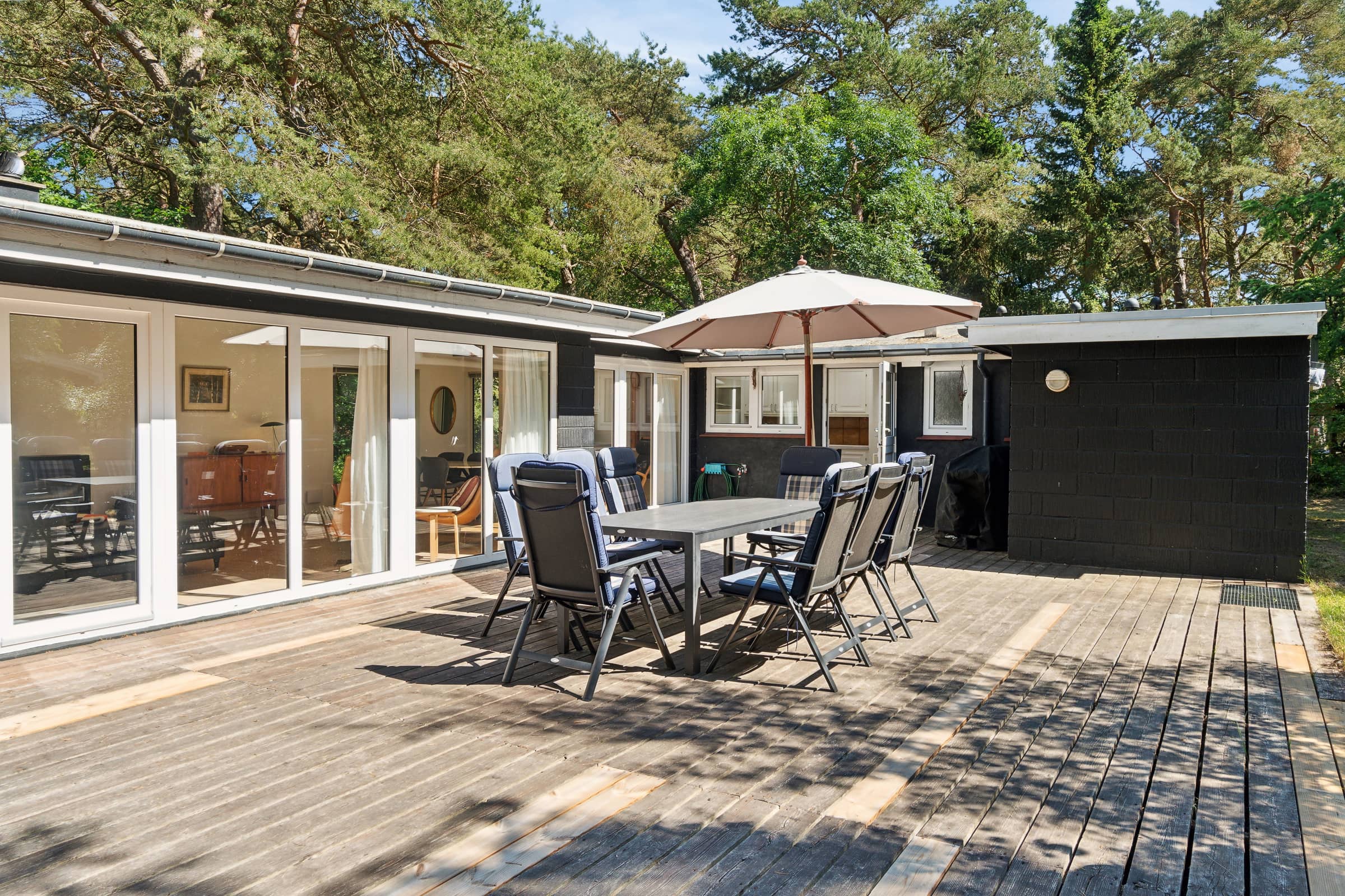  Dejligt sommerhus med sauna og terrasse billede 2