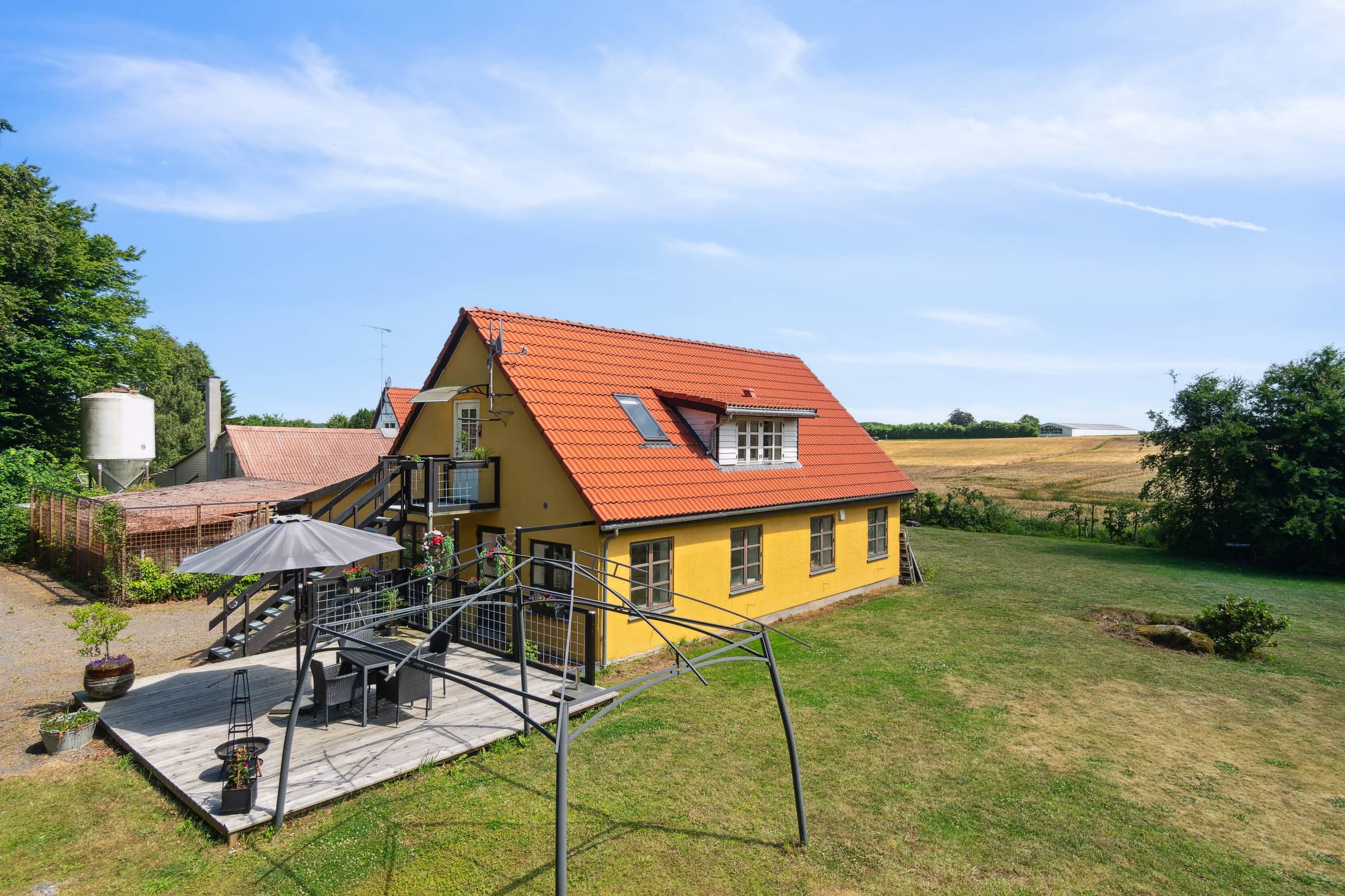 Moderne ferielejlighed  med hyggelige rammer billede 3