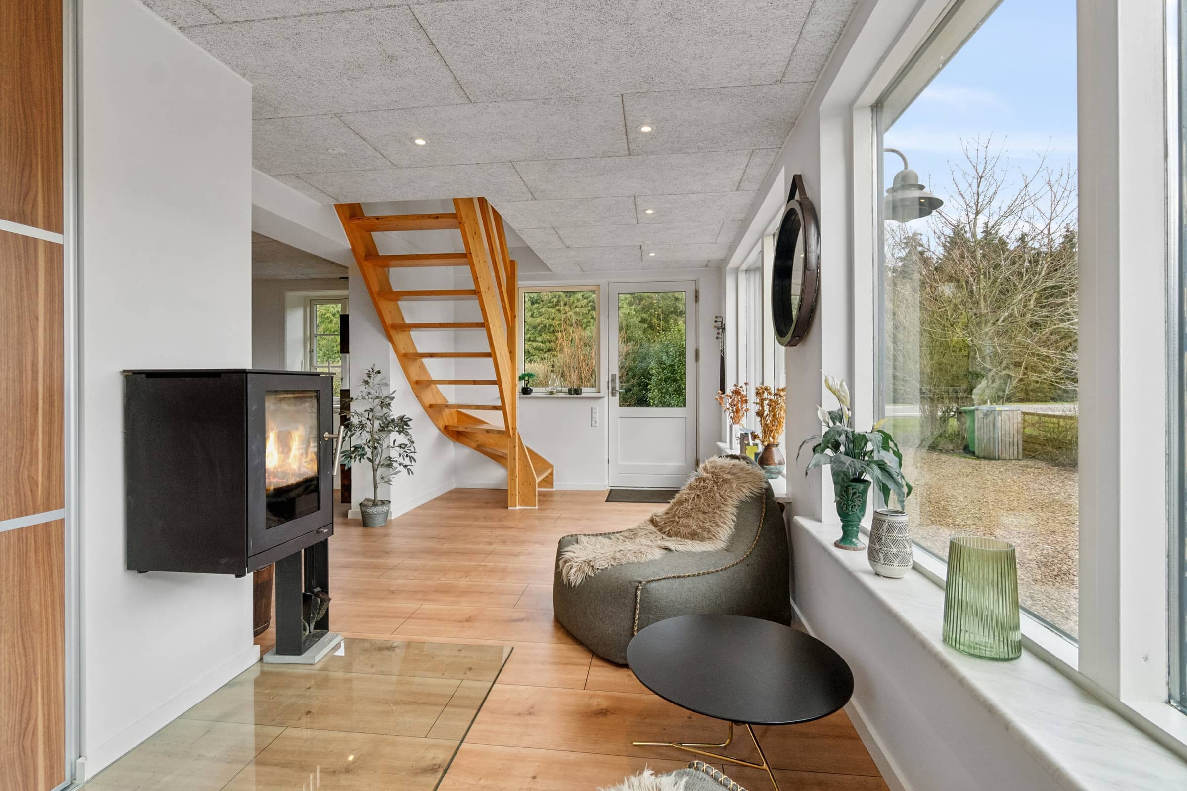 Moderne hus i Aakirkeby med plads til afslapning billede 3