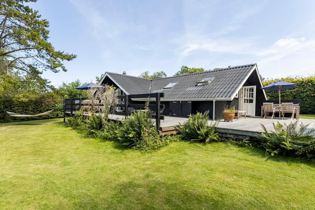 Idyllisk træsommerhus tæt på by, strand og skov billede 2