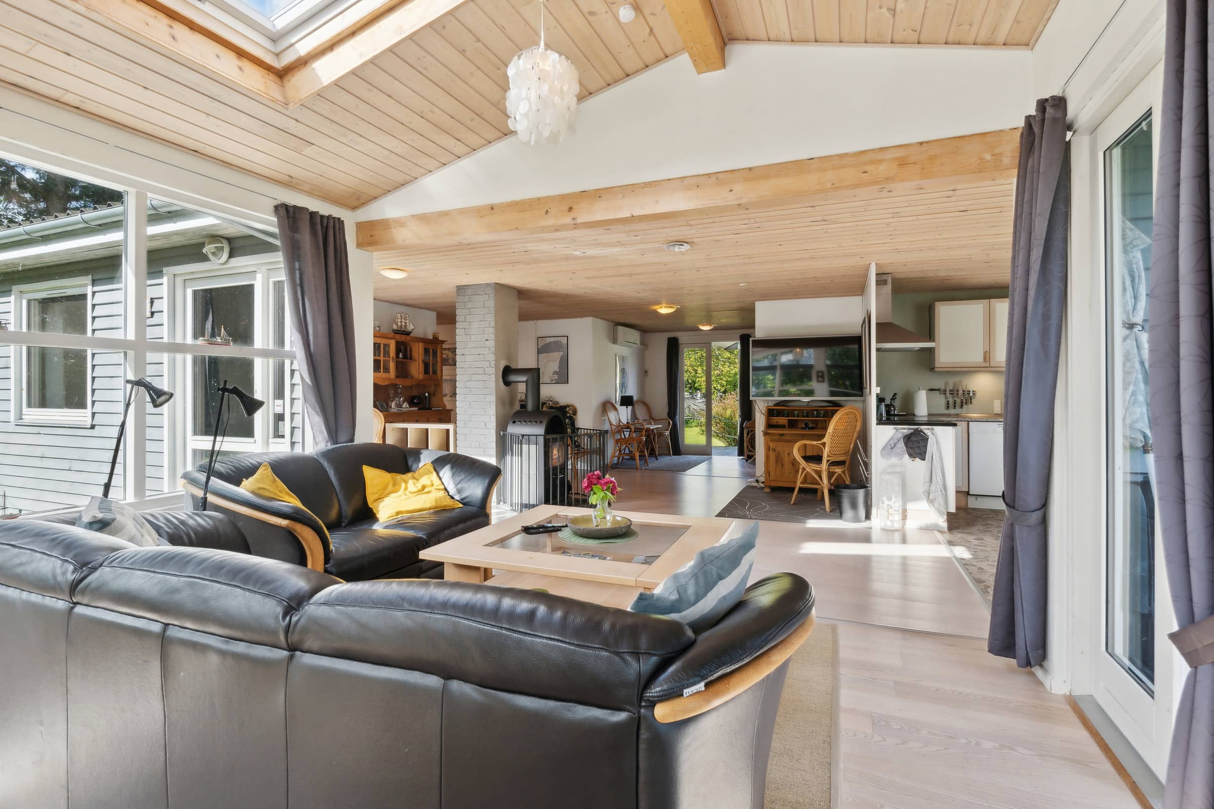 Dejligt sommerhus med kig til Limfjorden billede 4