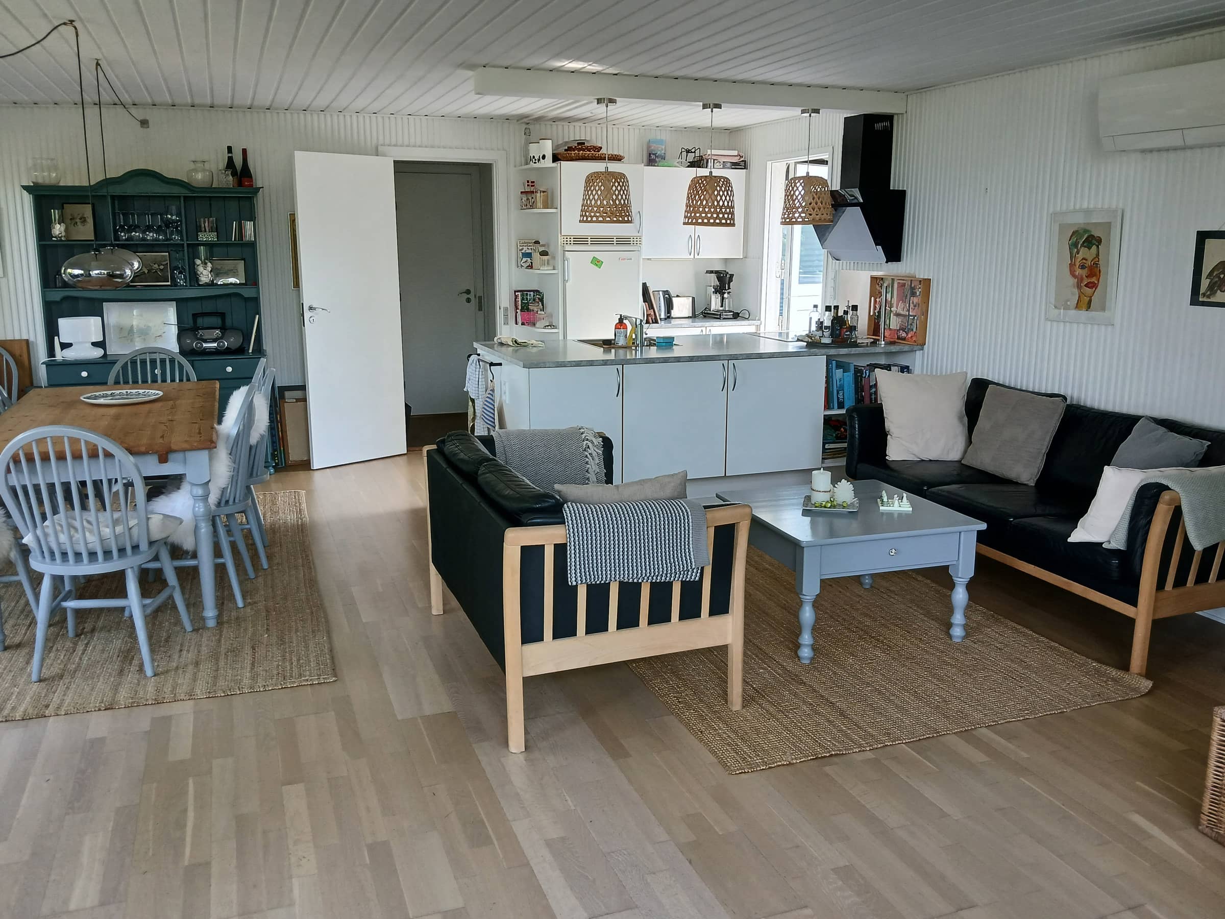Sommerhusidyl nær vandet med plads til familien billede 4
