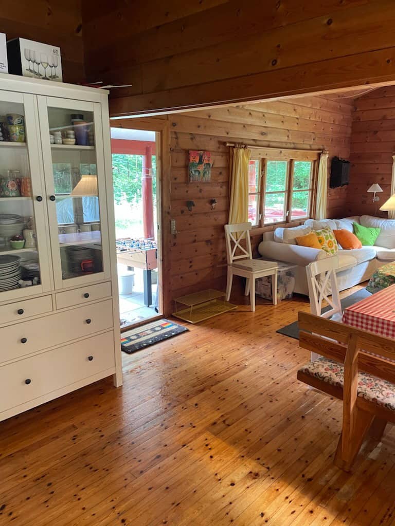 Charmerende, ældre sommerhus i naturen billede 4