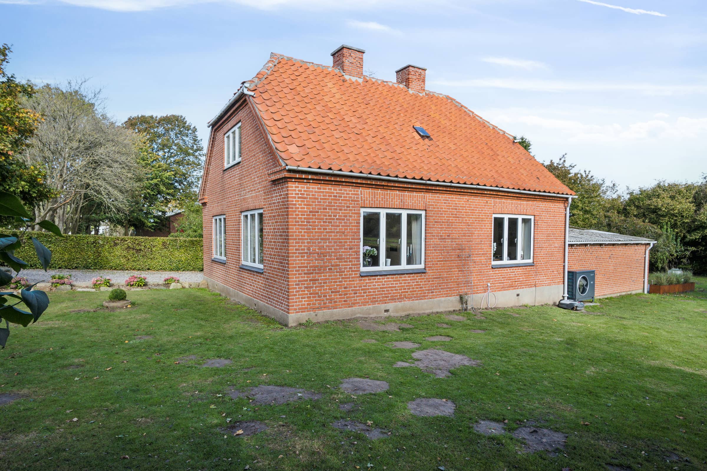 Nyrenoveret bolig i landlig idyl og tæt på strand billede 3