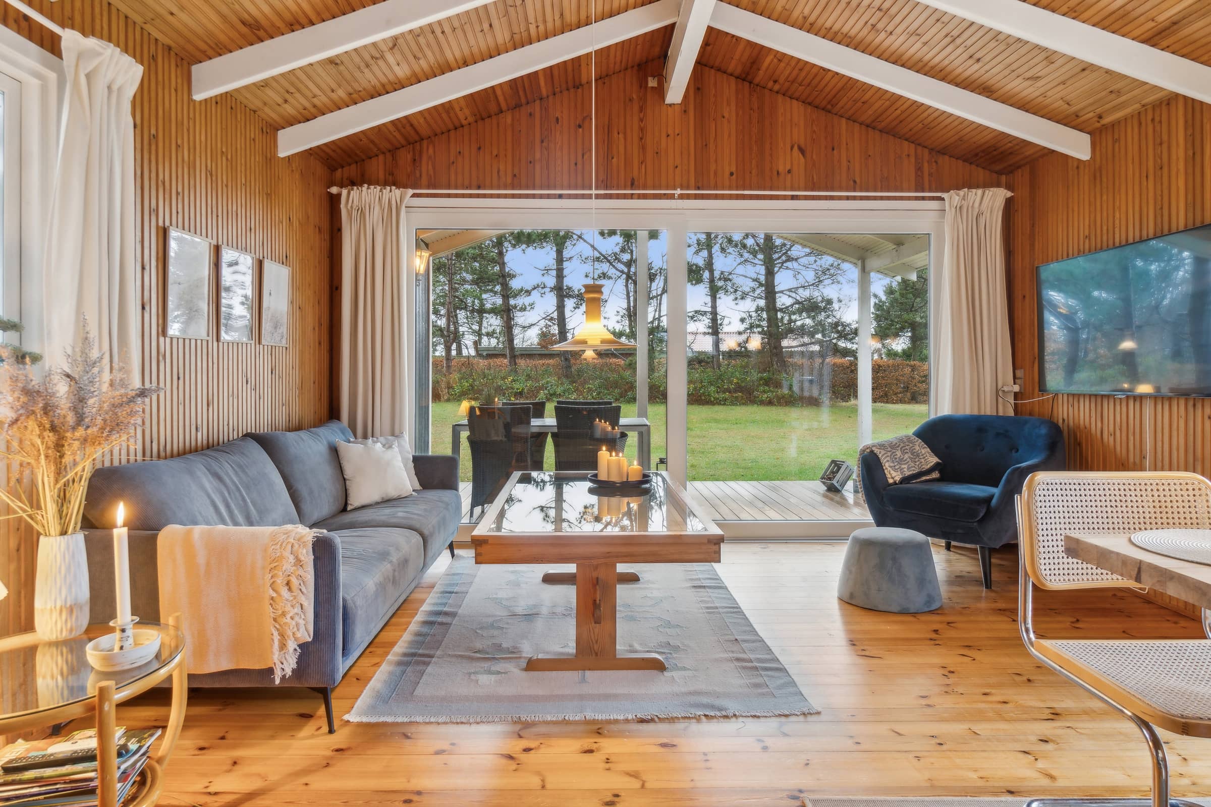 Idyllisk sommerhus få meter fra kysten billede 5