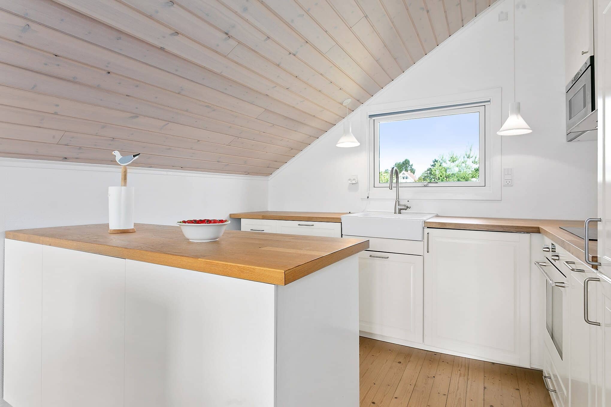 Skønt sommerhus i bynært område billede 4