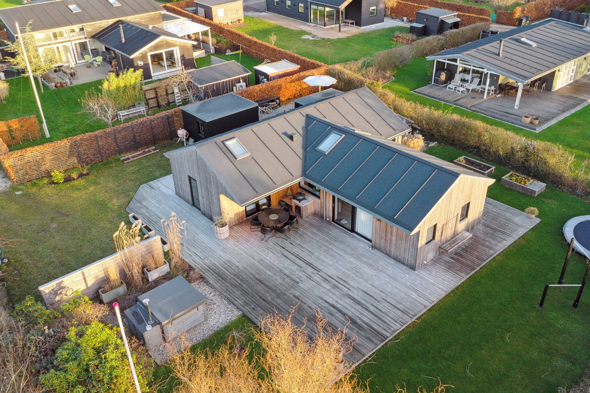 Naturskønt sommerhus med plads til hele familien billede 2