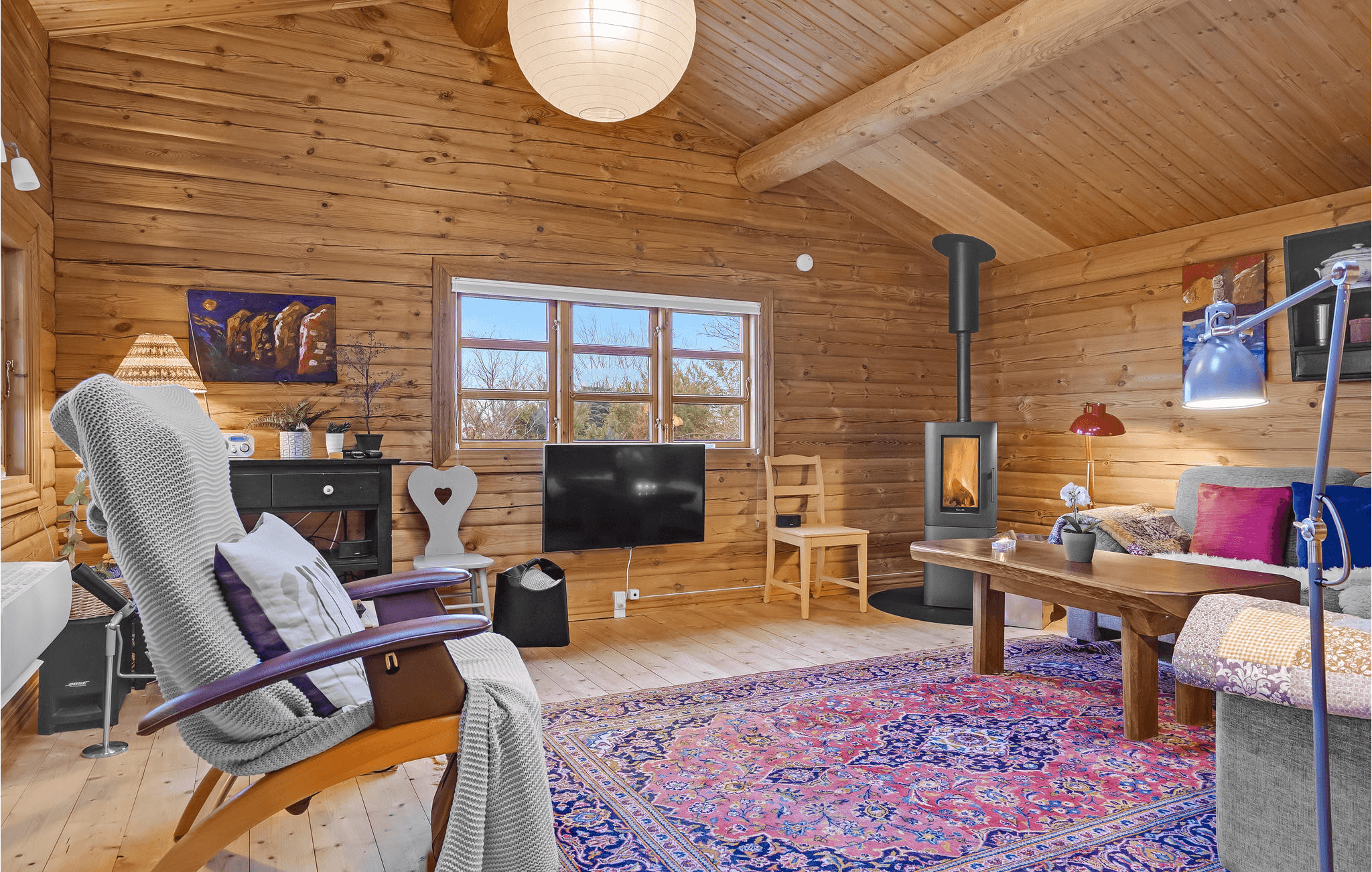 Hyggeligt bjælkehus med panoramaudsigt billede 4