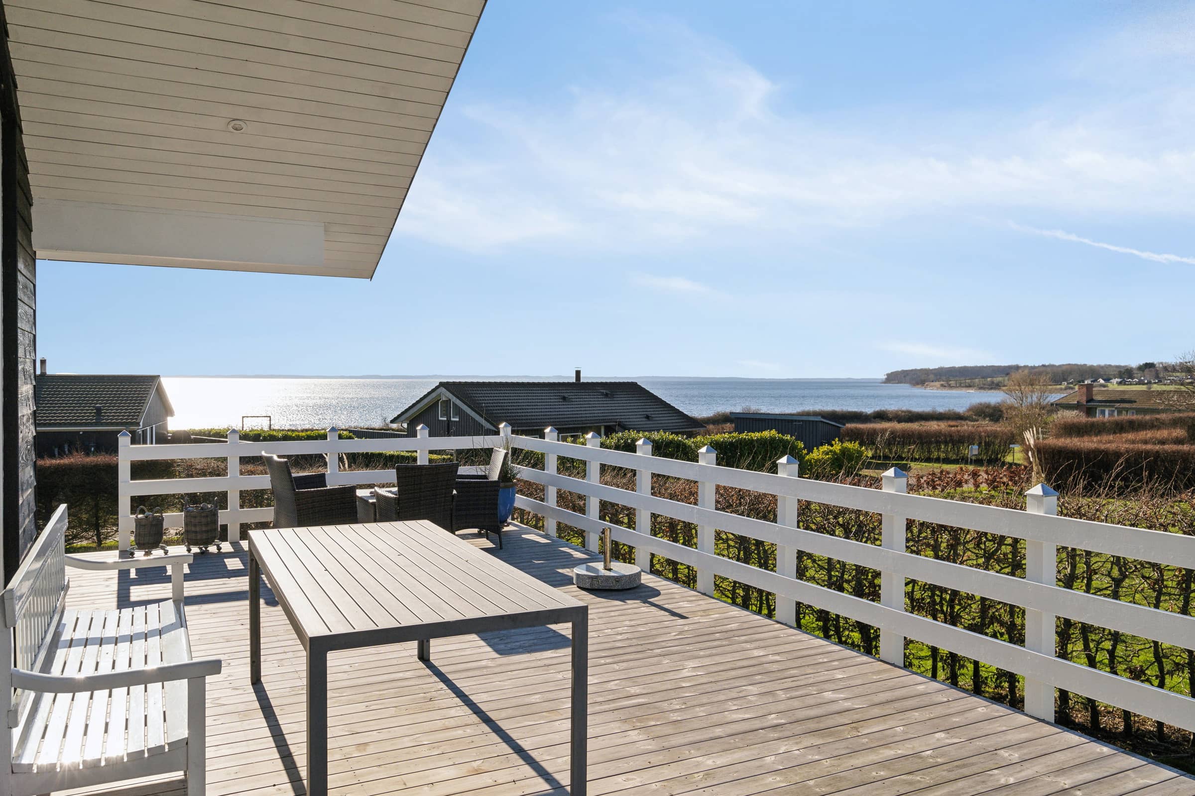 Dejligt sommerhus med havnudsigt billede 2