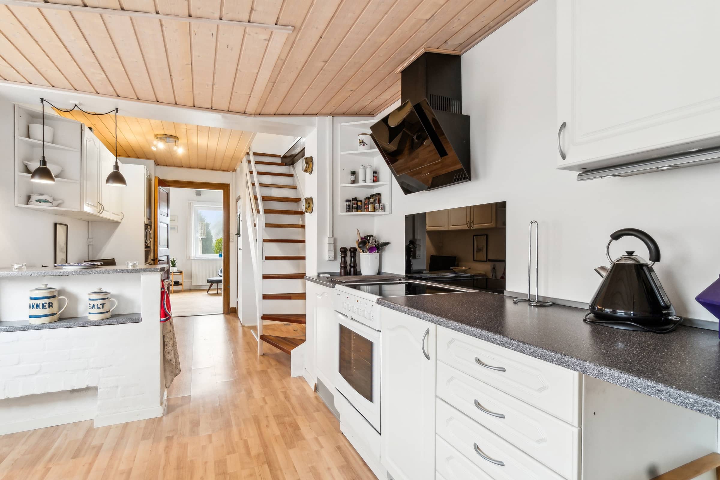 Hyggeligt sommerhus med masser sjæl og charme billede 4