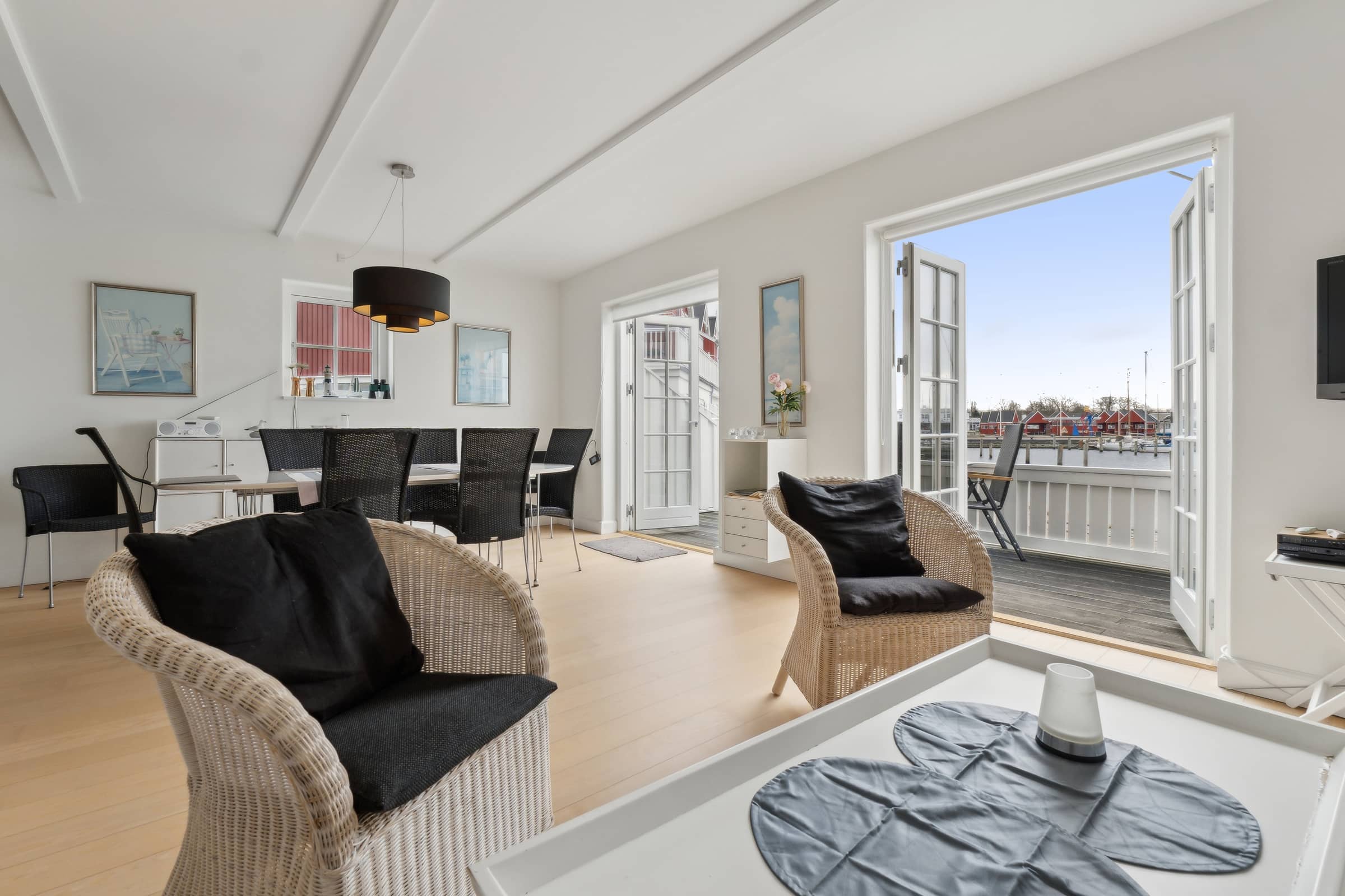 Dejligt feriehus med udsigt til havnen billede 3
