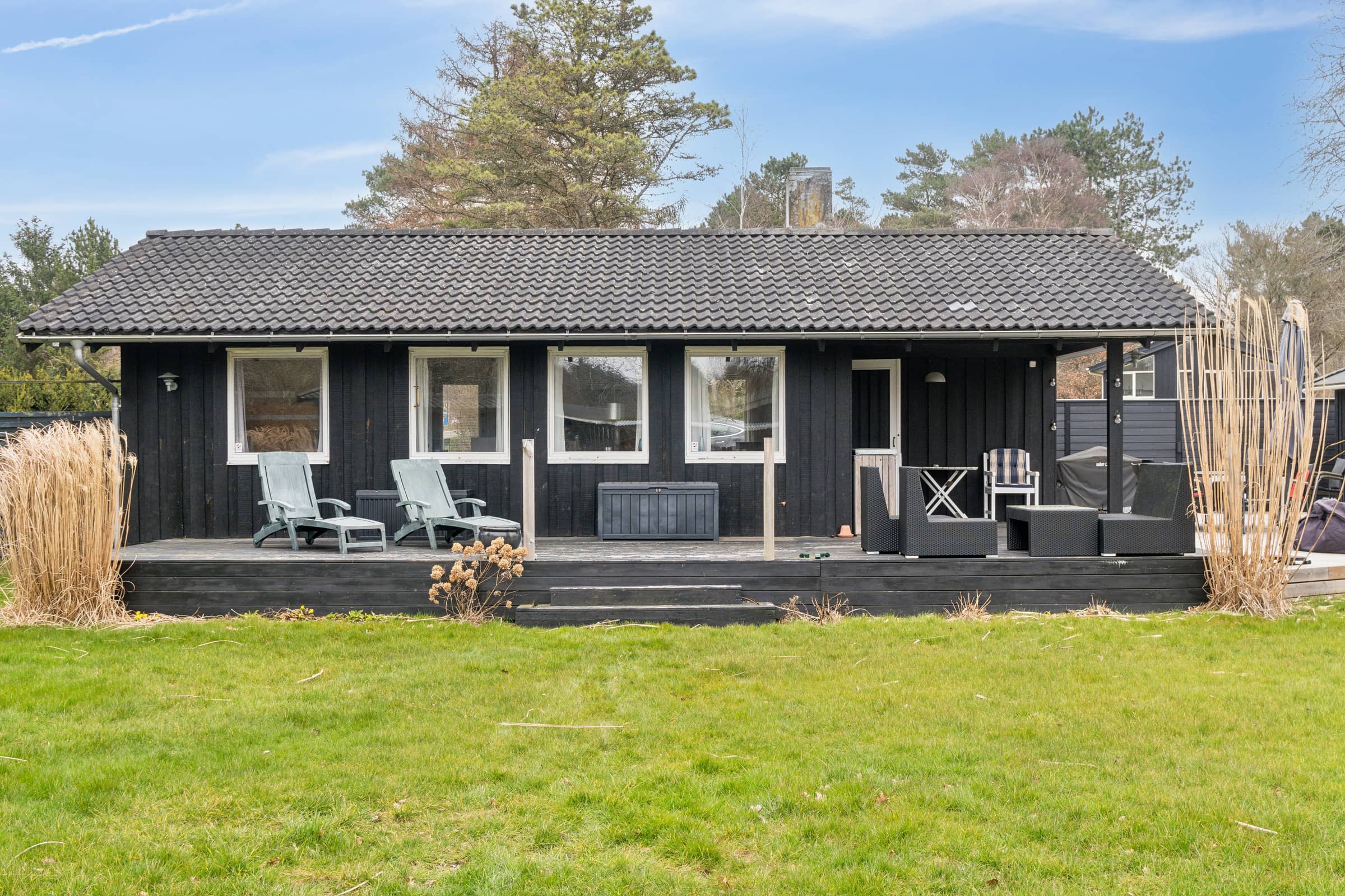Sommerhus, rolige omgivelser, stort terrassemiljø billede 2