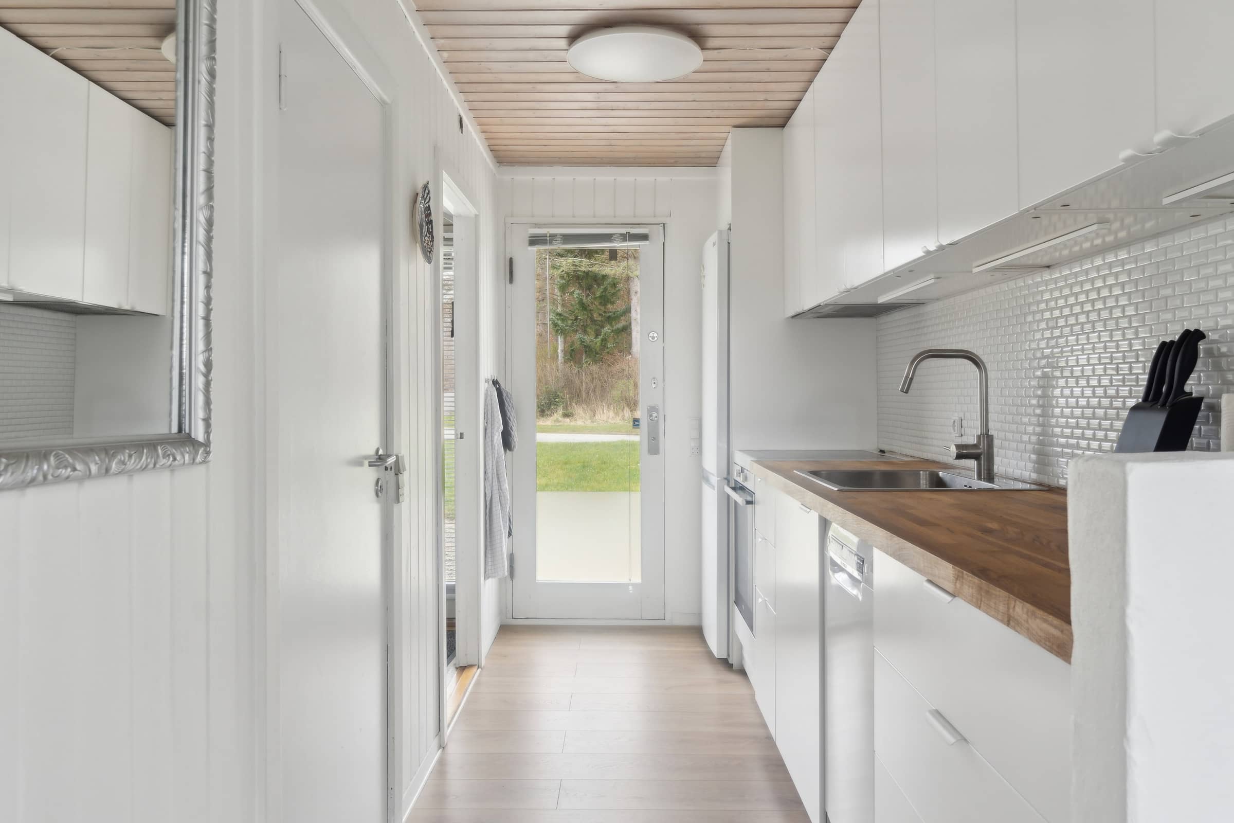 Sommerhus, rolige omgivelser, stort terrassemiljø billede 3