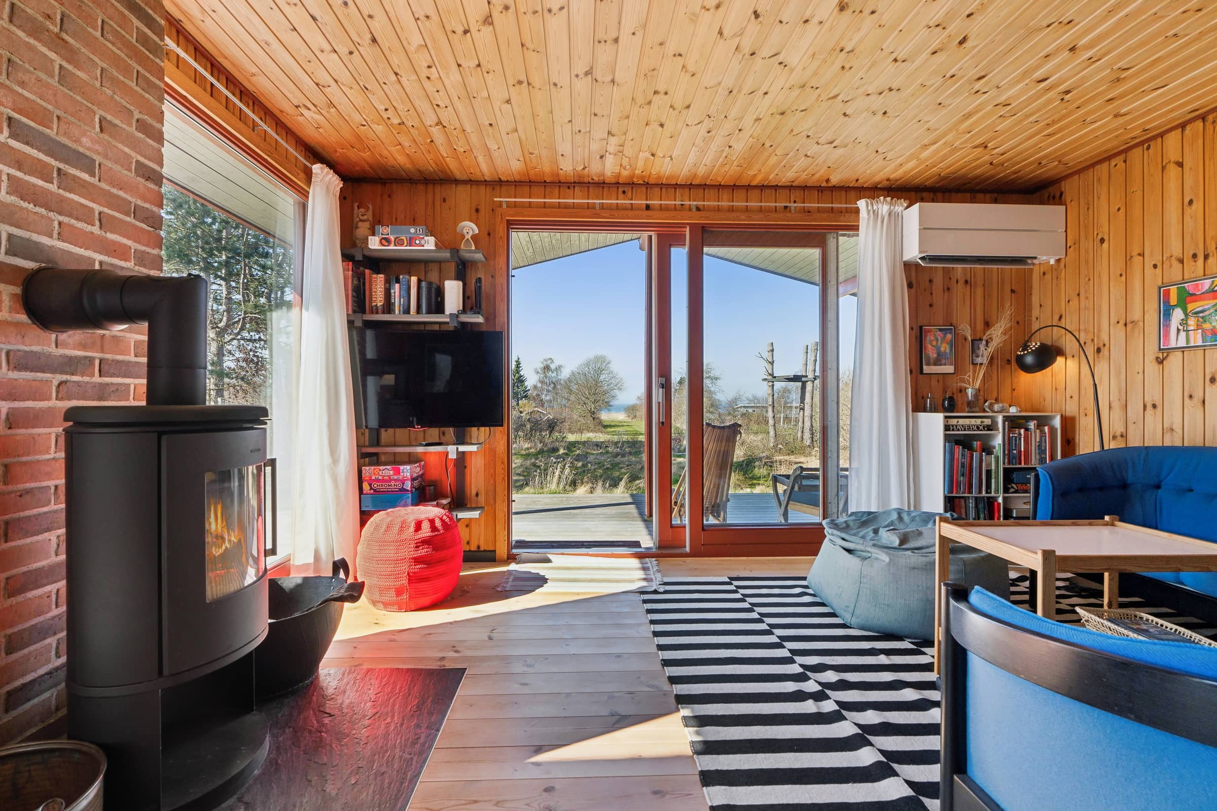 Hyggeligt sommerhus med dejlig udsigt. billede 3