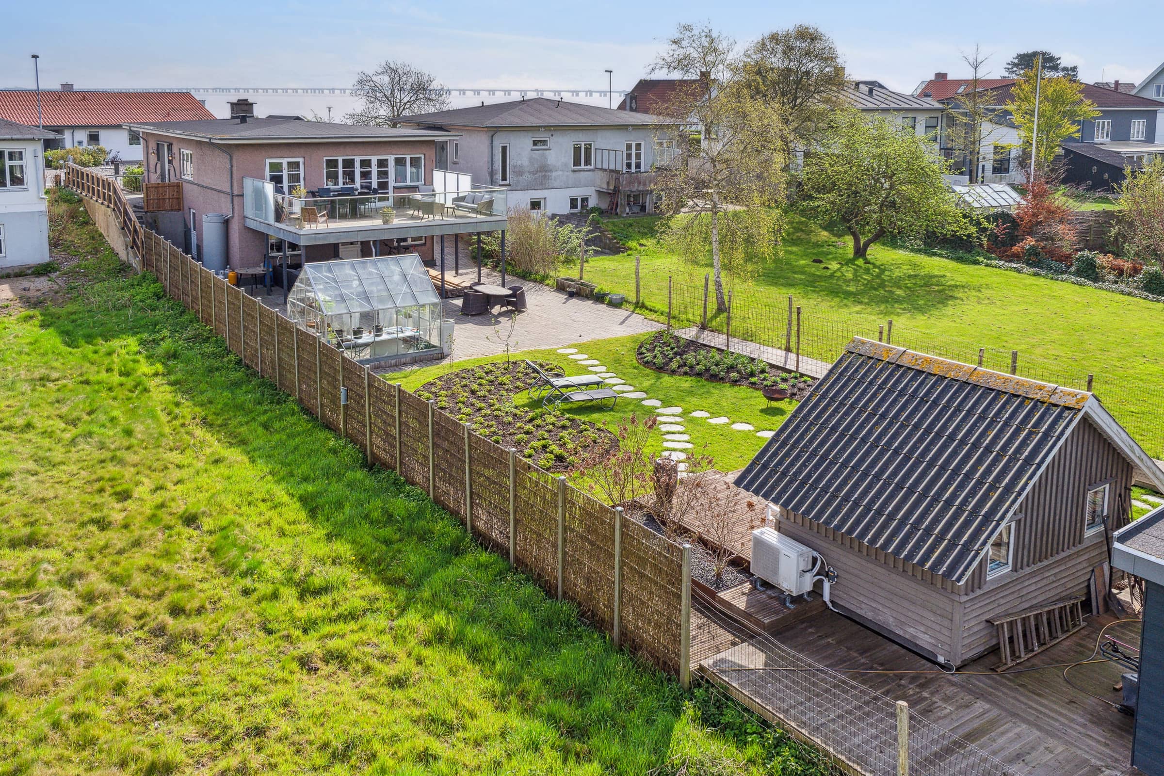 Udsigt til hav og eng – ferie med plads og ro billede 3