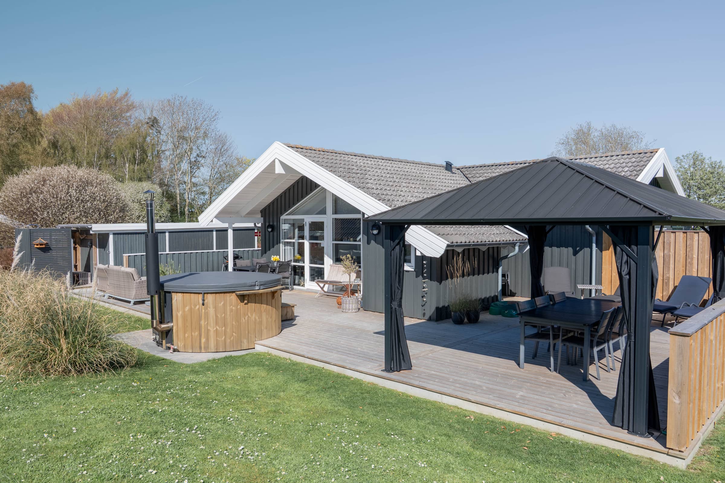Hyggeligt sommerhus i naturrige omgivelser billede 3