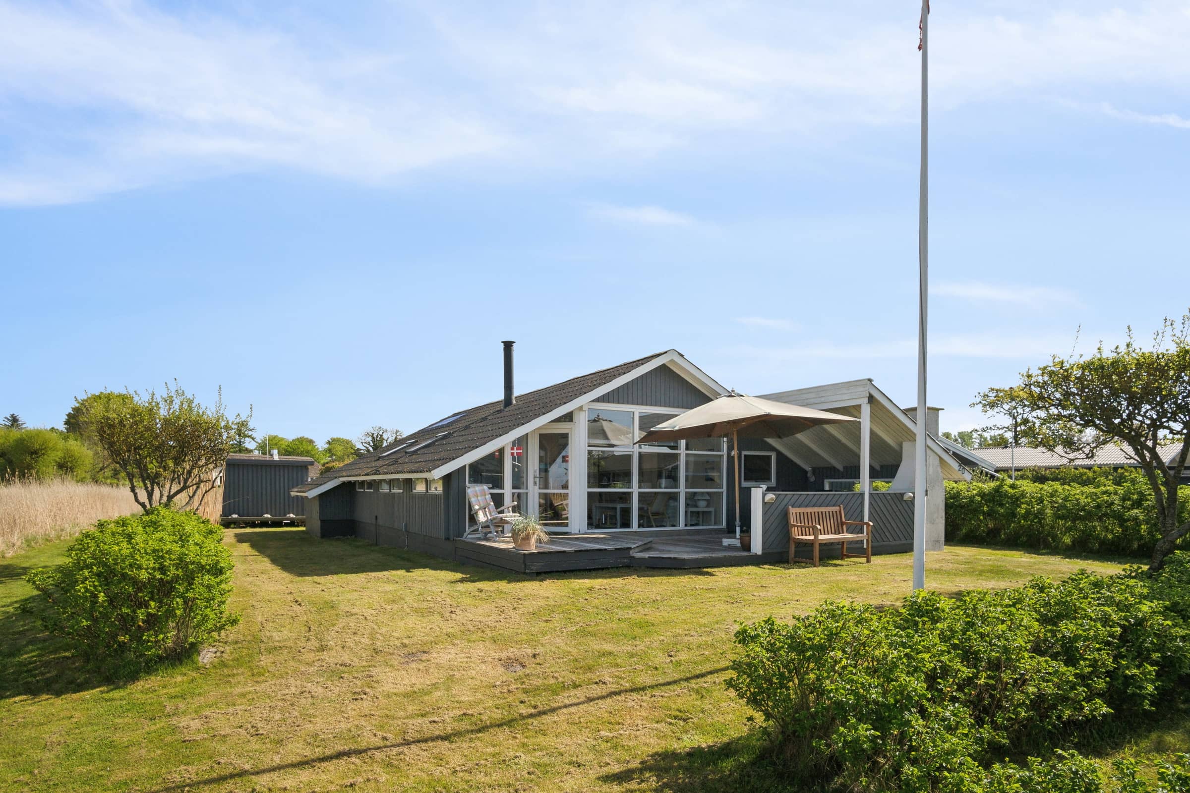 Hyggeligt sommerhus i Føns med udsigt over havet billede 2