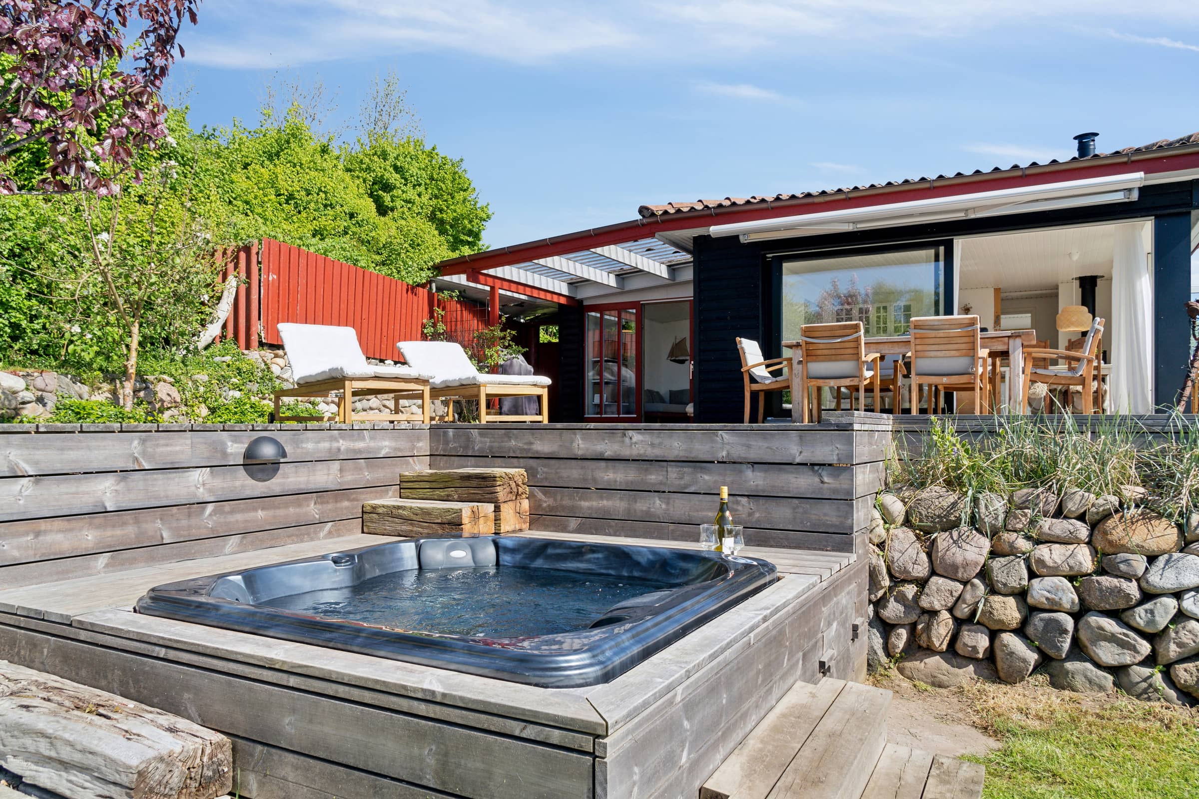 Nyistandsat sommerhus med herlig panoramaudsigt billede 2