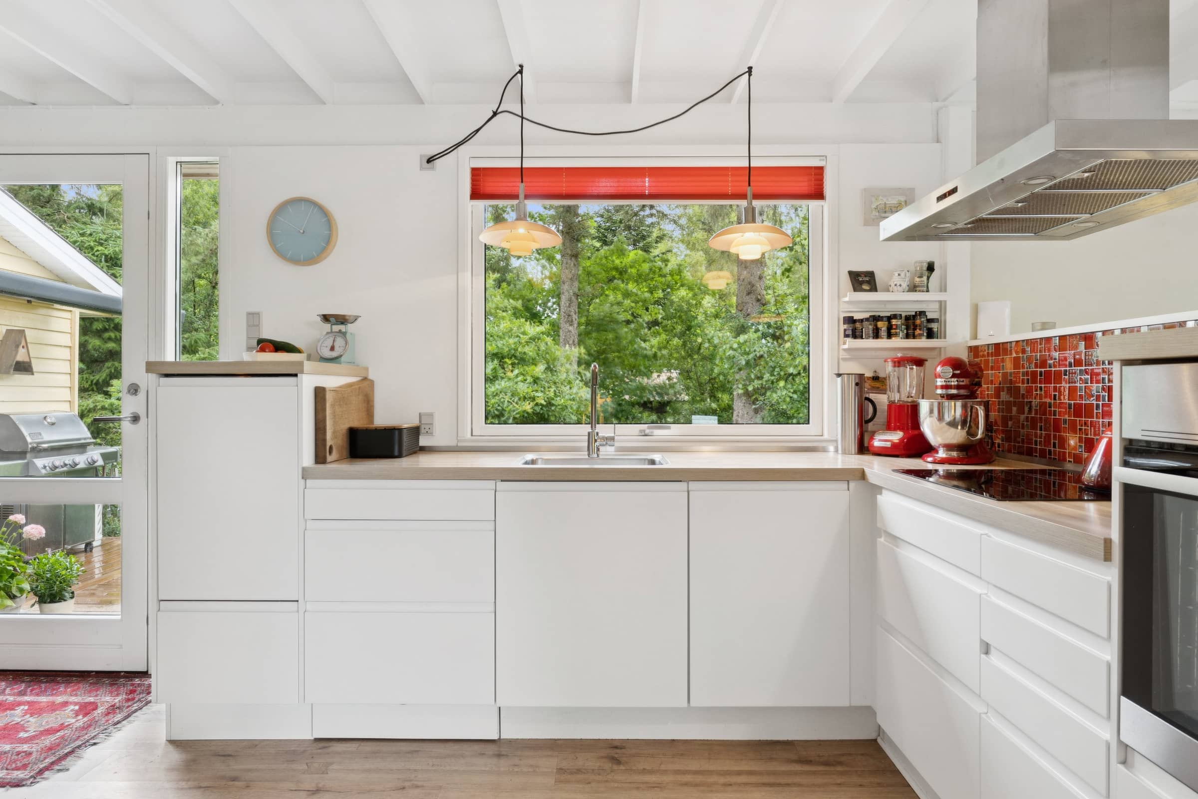 Renoveret perle med udsigt og solterrasser billede 5
