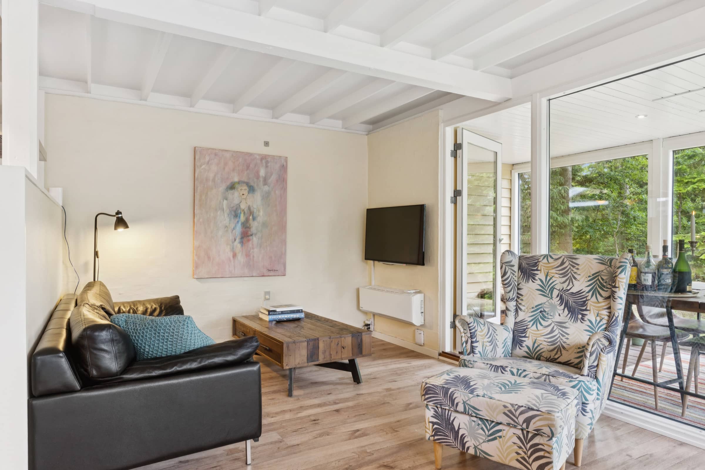 Renoveret perle med udsigt og solterrasser billede 2