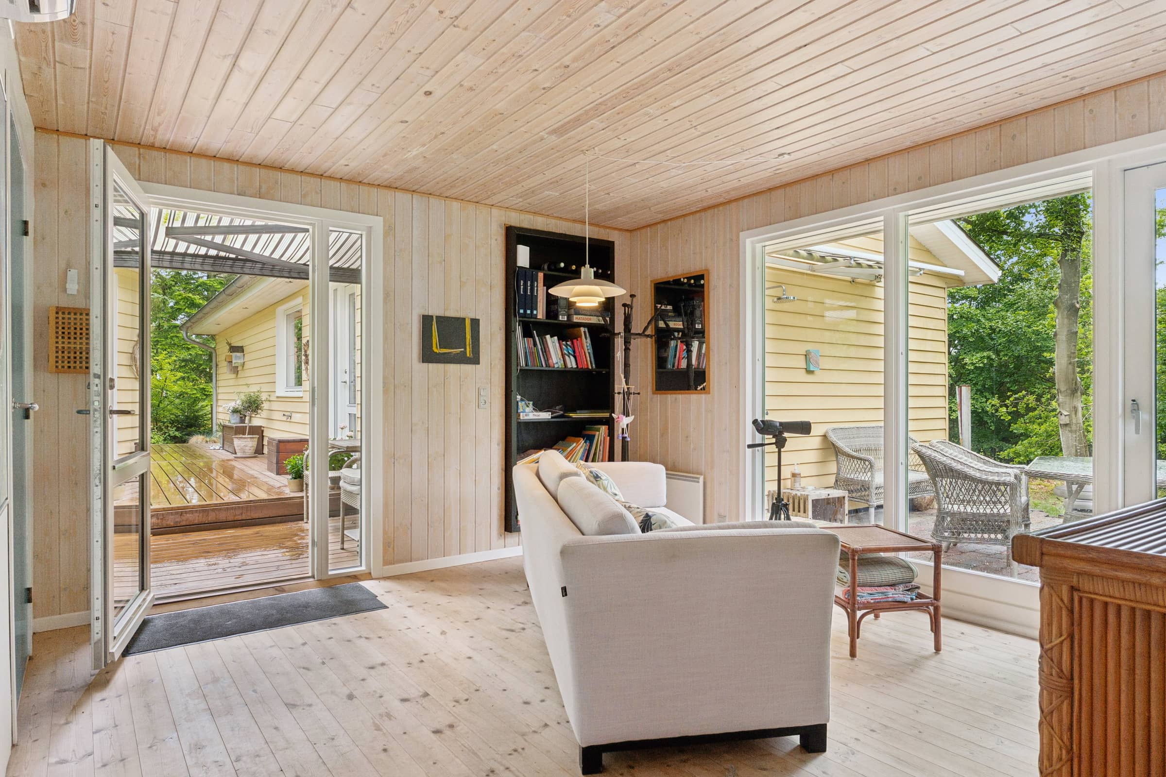 Renoveret perle med udsigt og solterrasser billede 3