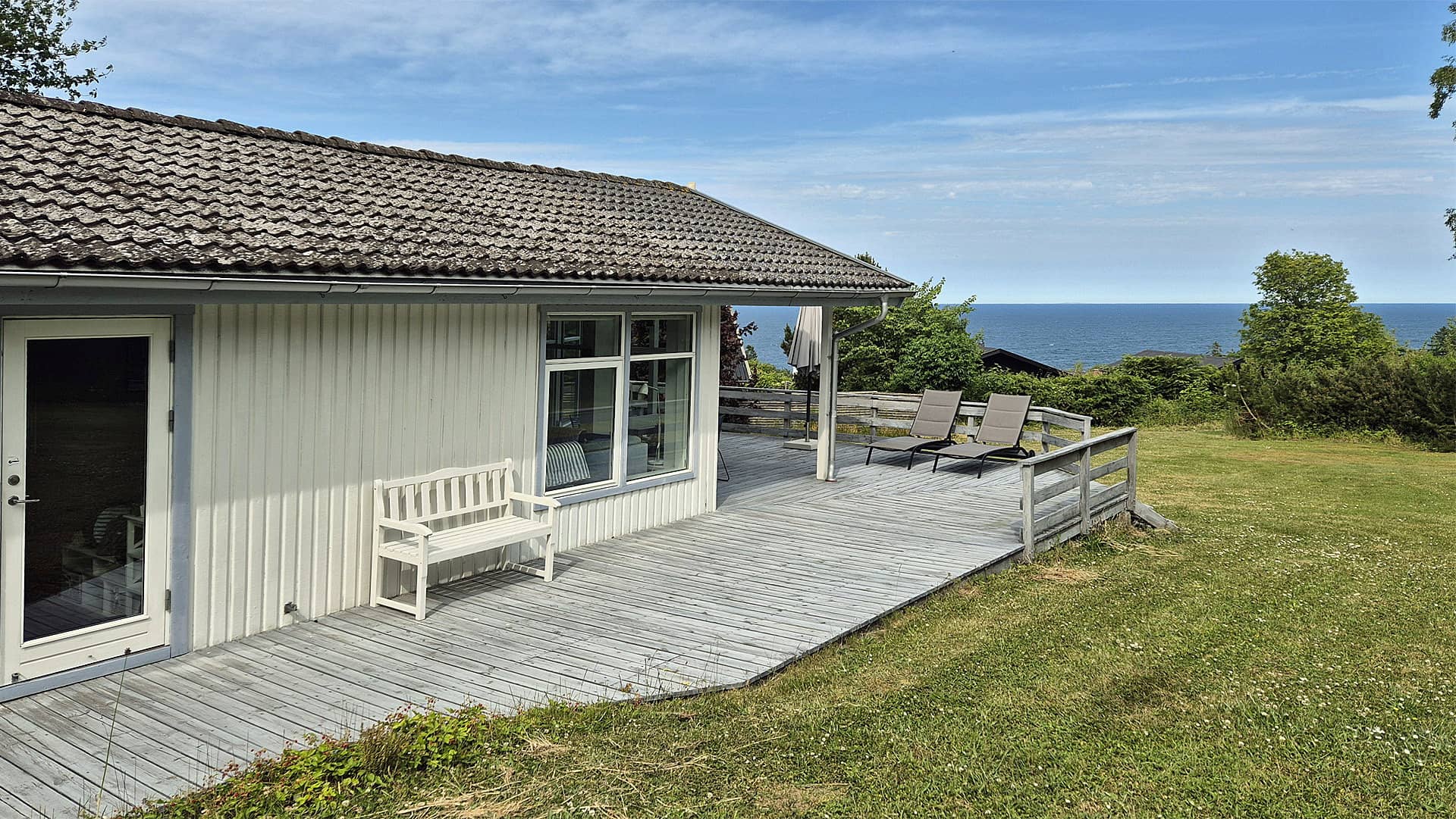 Sandkås med havudsigt, sandstrand og klipper billede 3