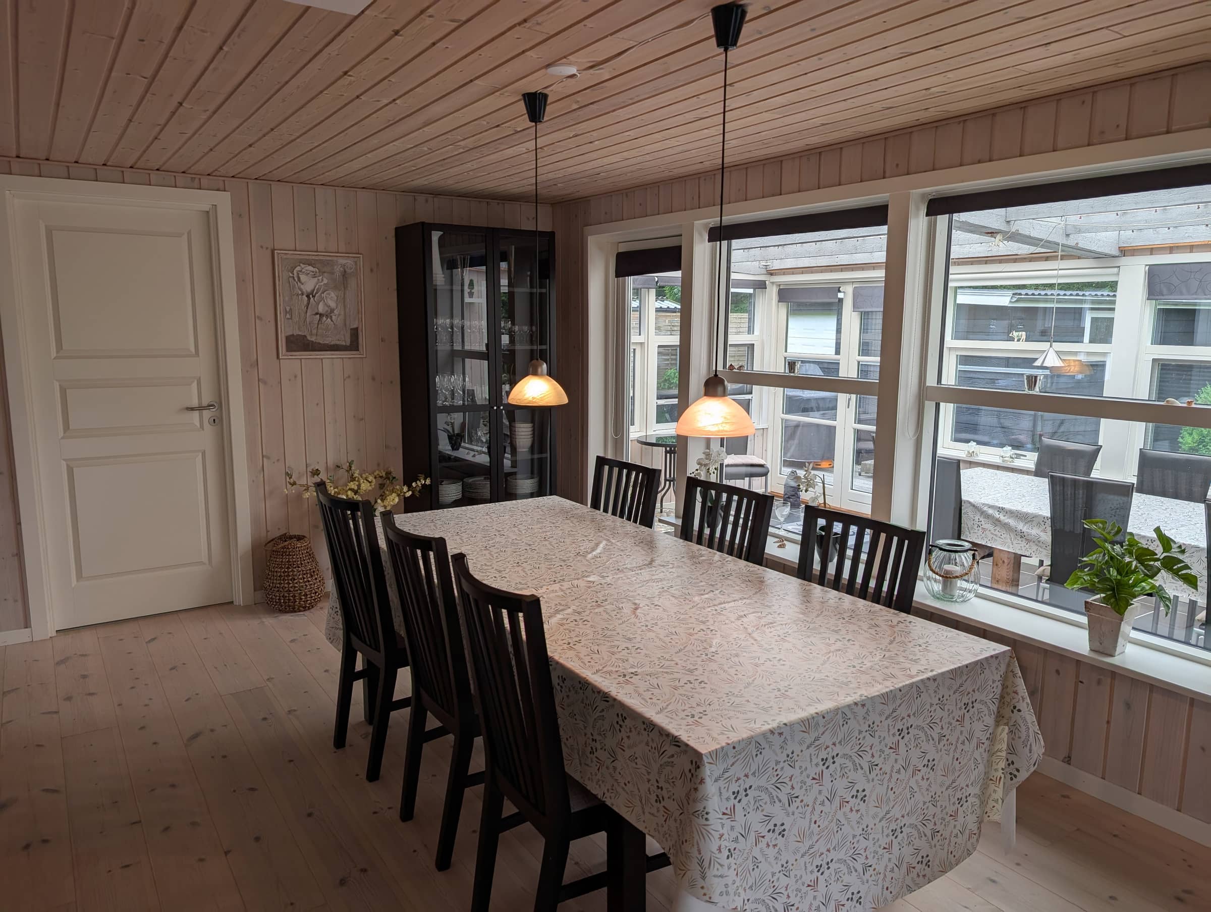 Charmerende sommerhus med stor indhegnet have billede 5