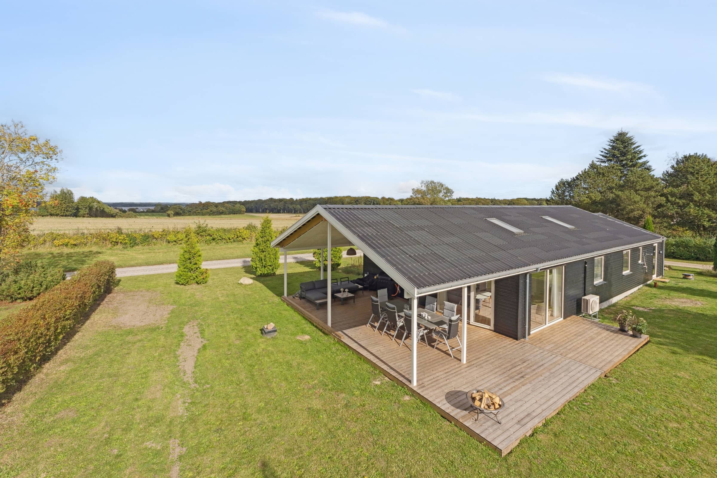 Rummeligt sommerhus på Bogø billede 4