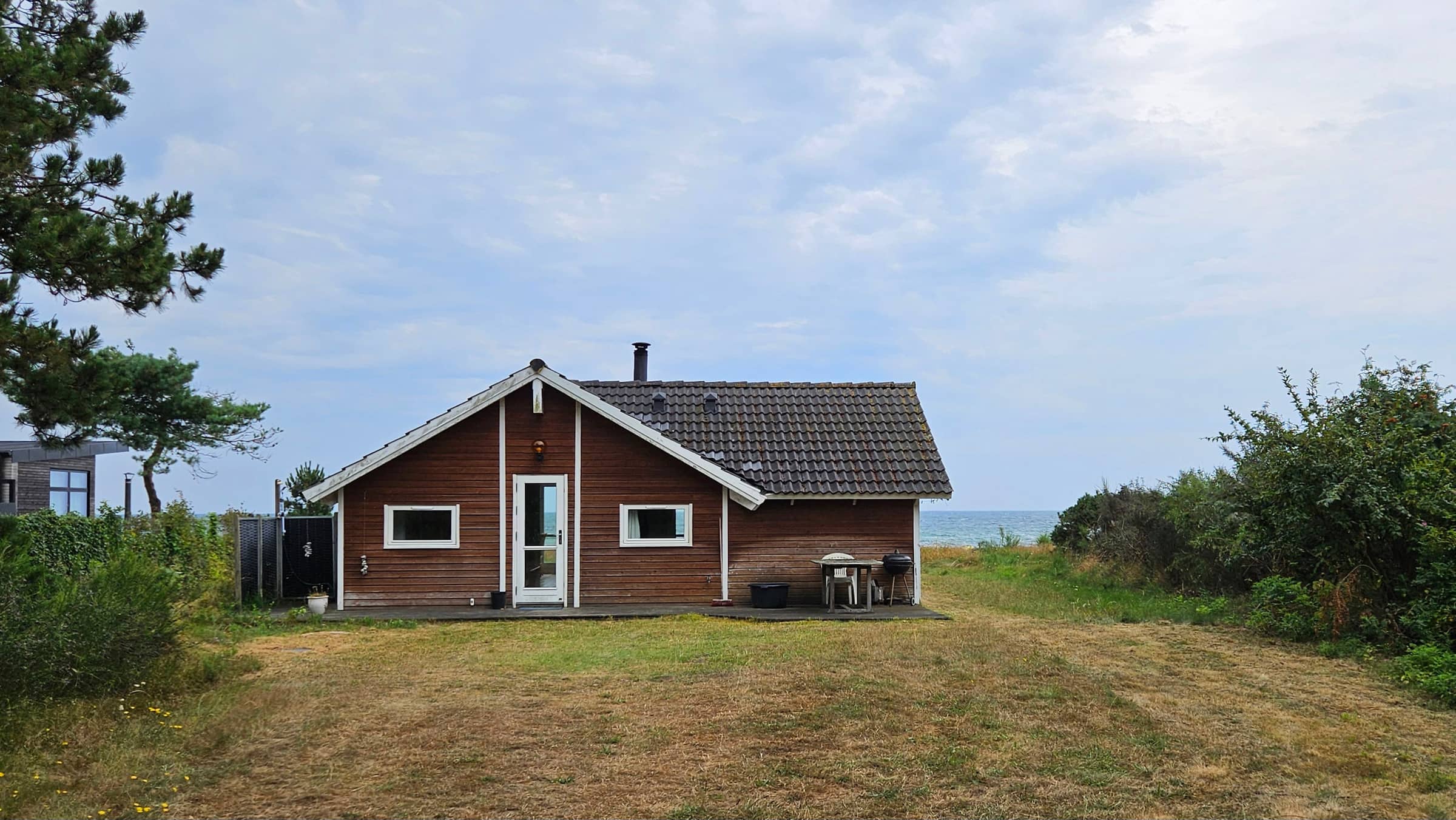 Sommerhus med havudsigt og strand i baghaven billede 3
