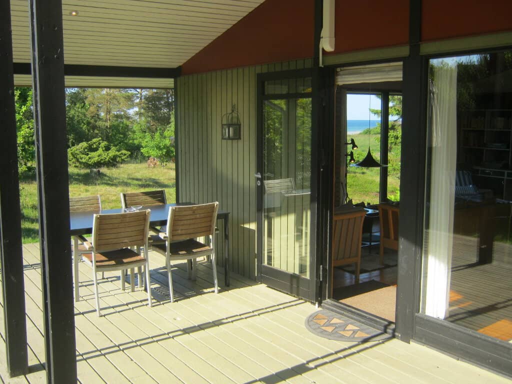 Hyggeligt sommerhus på stor naturgrund nær havet. billede 2