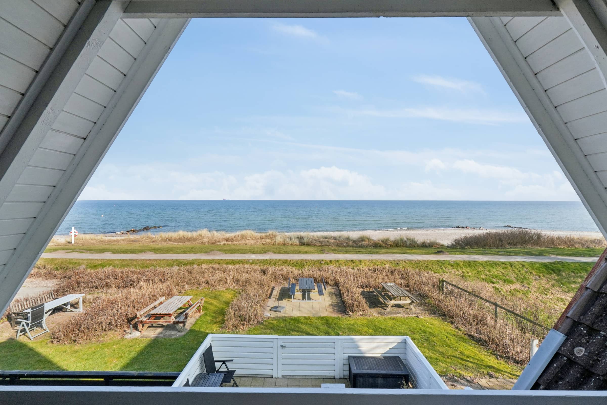 Sommerhus i 1. række.  4 pers. 30 m til havet. billede 2